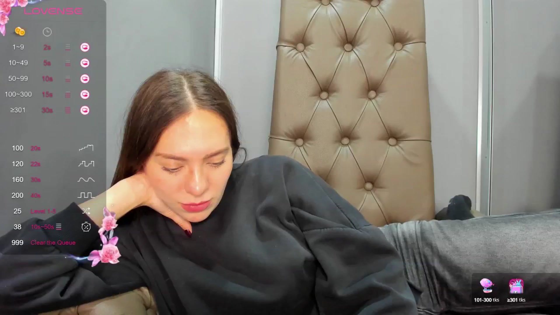 Gallery image thumbnail from Nicole_Kramm's myfreecams stream on, 02/19/2025, 12:52 image 13 of 20