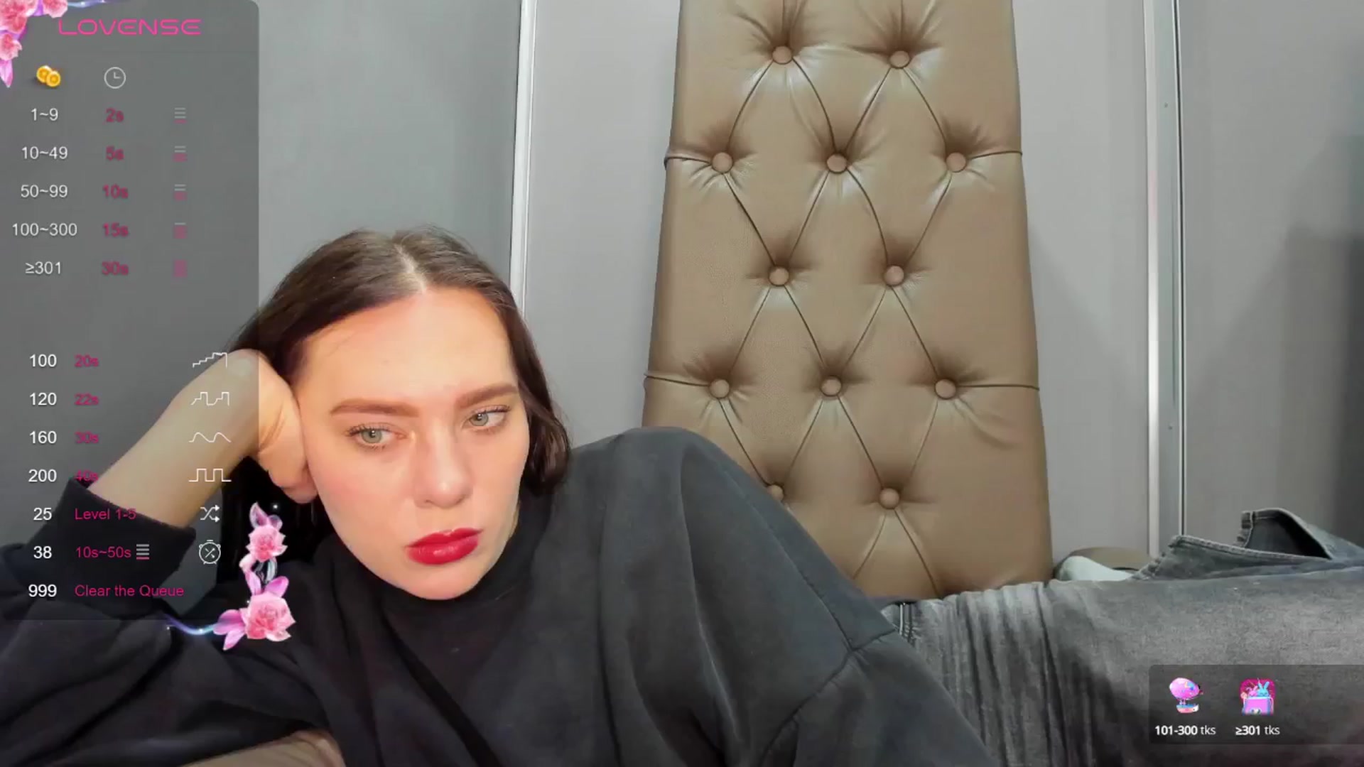Gallery image thumbnail from Nicole_Kramm's myfreecams stream on, 02/24/2025, 12:33 image 17 of 20