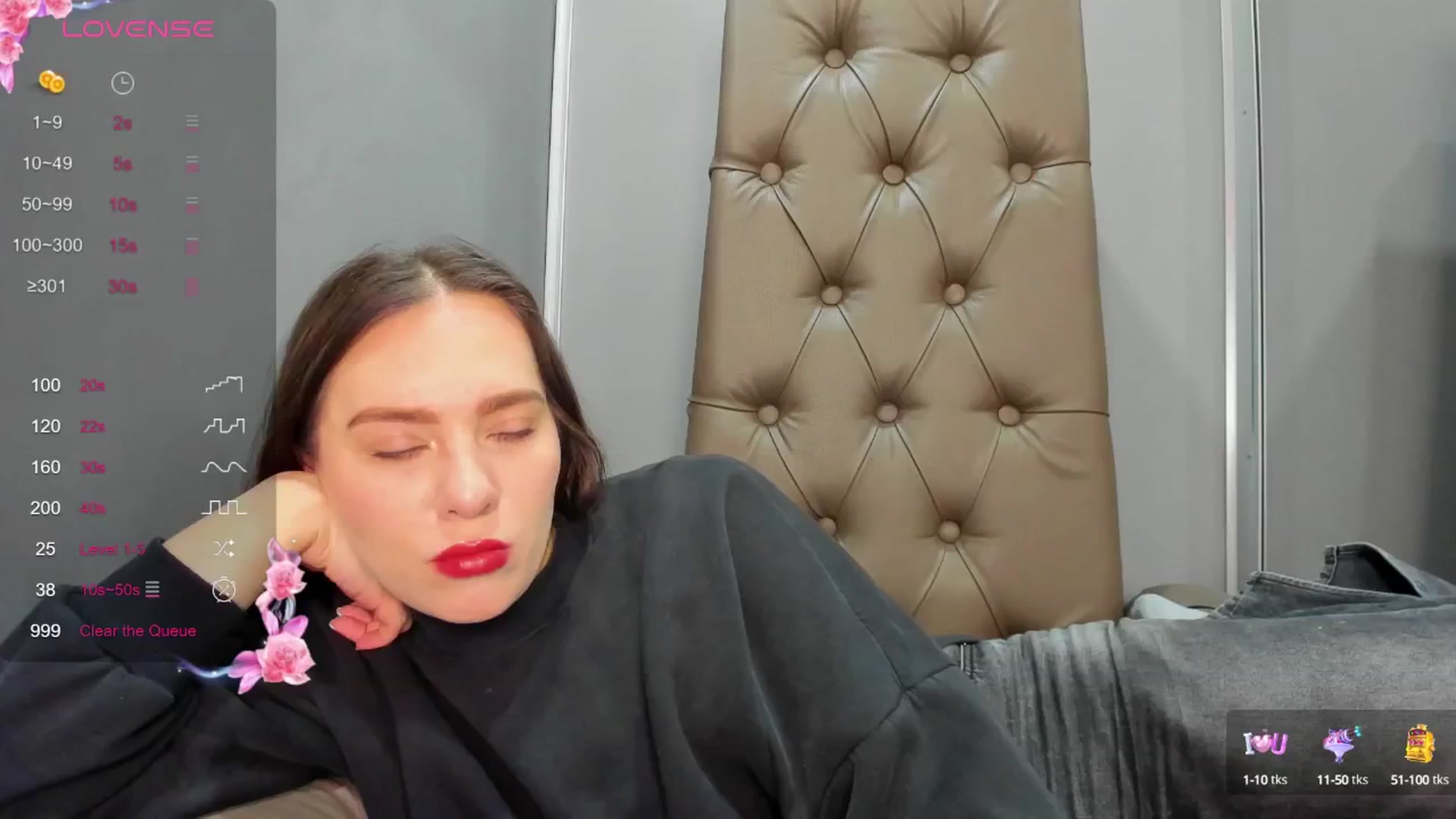 Gallery image thumbnail from Nicole_Kramm's myfreecams stream on, 02/24/2025, 12:33 image 15 of 20