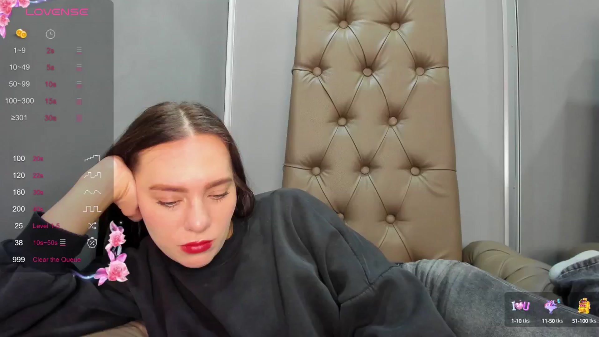 Gallery image thumbnail from Nicole_Kramm's myfreecams stream on, 02/24/2025, 12:33 image 18 of 20