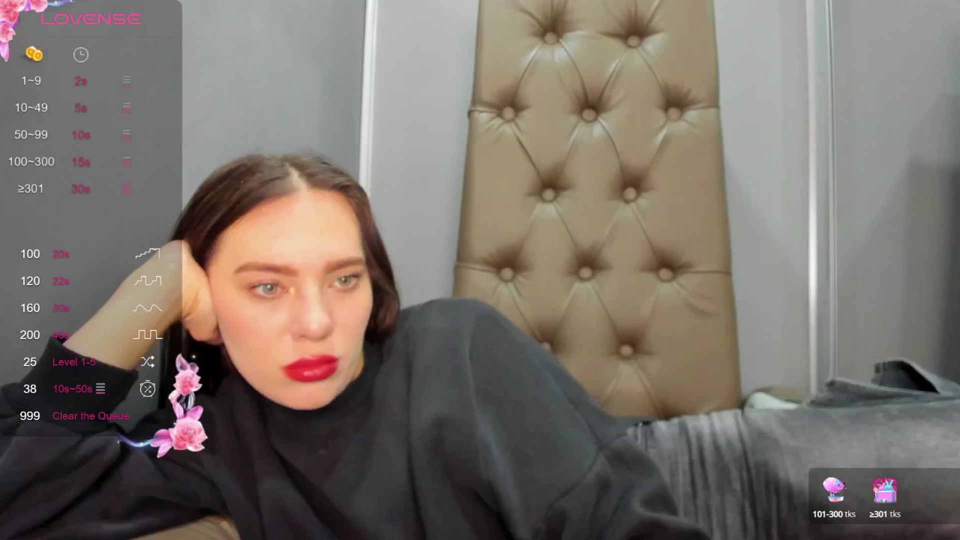 Gallery image thumbnail from Nicole_Kramm's myfreecams stream on, 02/24/2025, 12:33 image 11 of 20