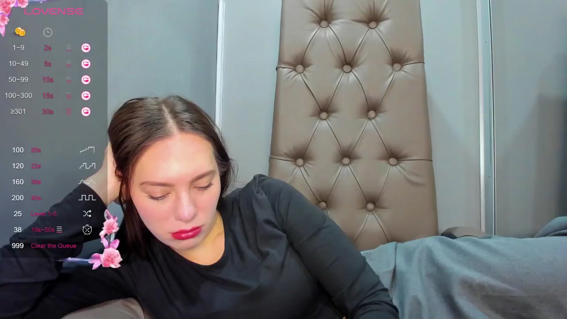 Gallery image thumbnail from Nicole_Kramm's myfreecams stream on, 02/28/2025, 10:08 image 14 of 20