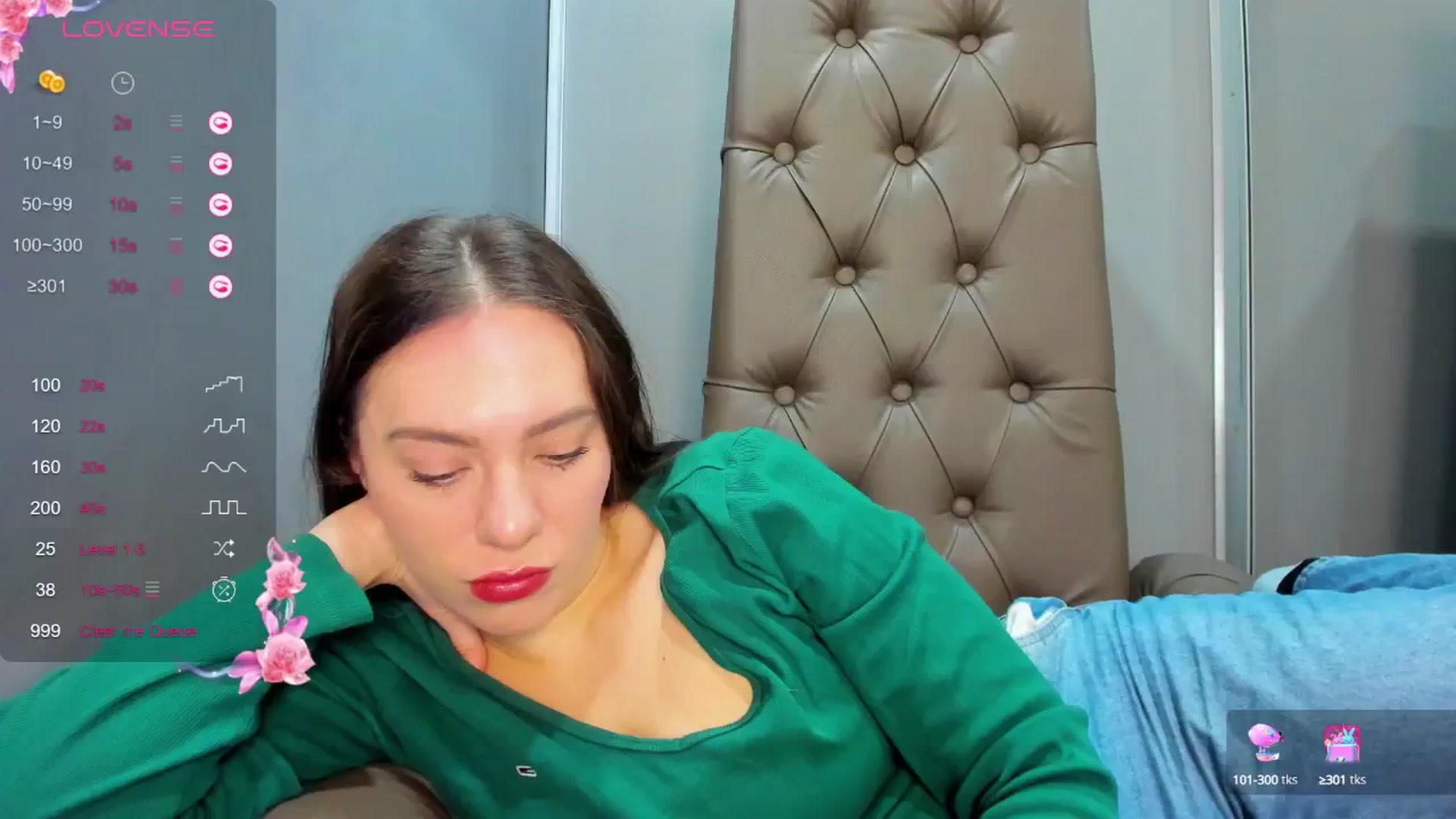 Gallery image thumbnail from Nicole_Kramm's myfreecams stream on, 03/02/2025, 10:20 image 12 of 20