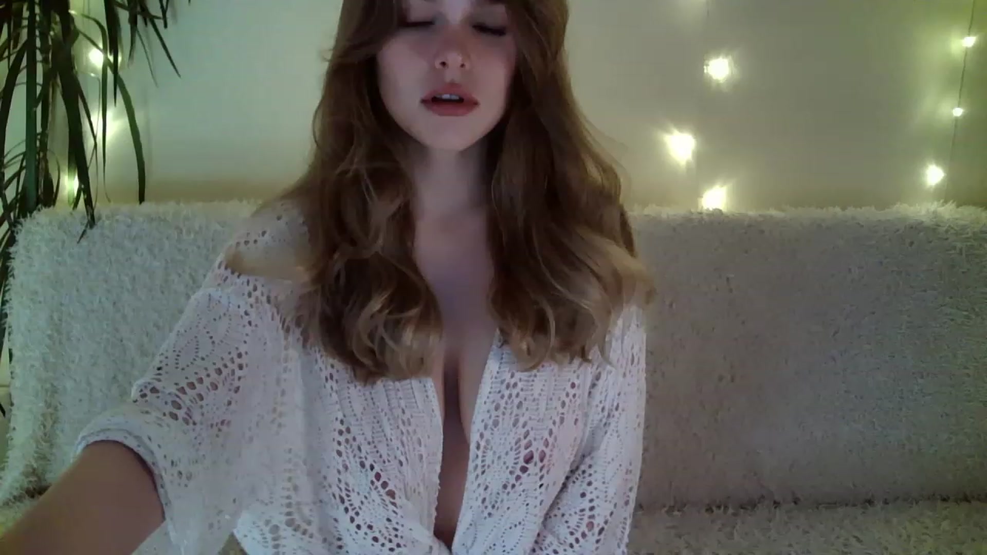 Gallery image thumbnail from Nicole_W's myfreecams stream on, 12/24/2022, 10:35 image 2 of 20