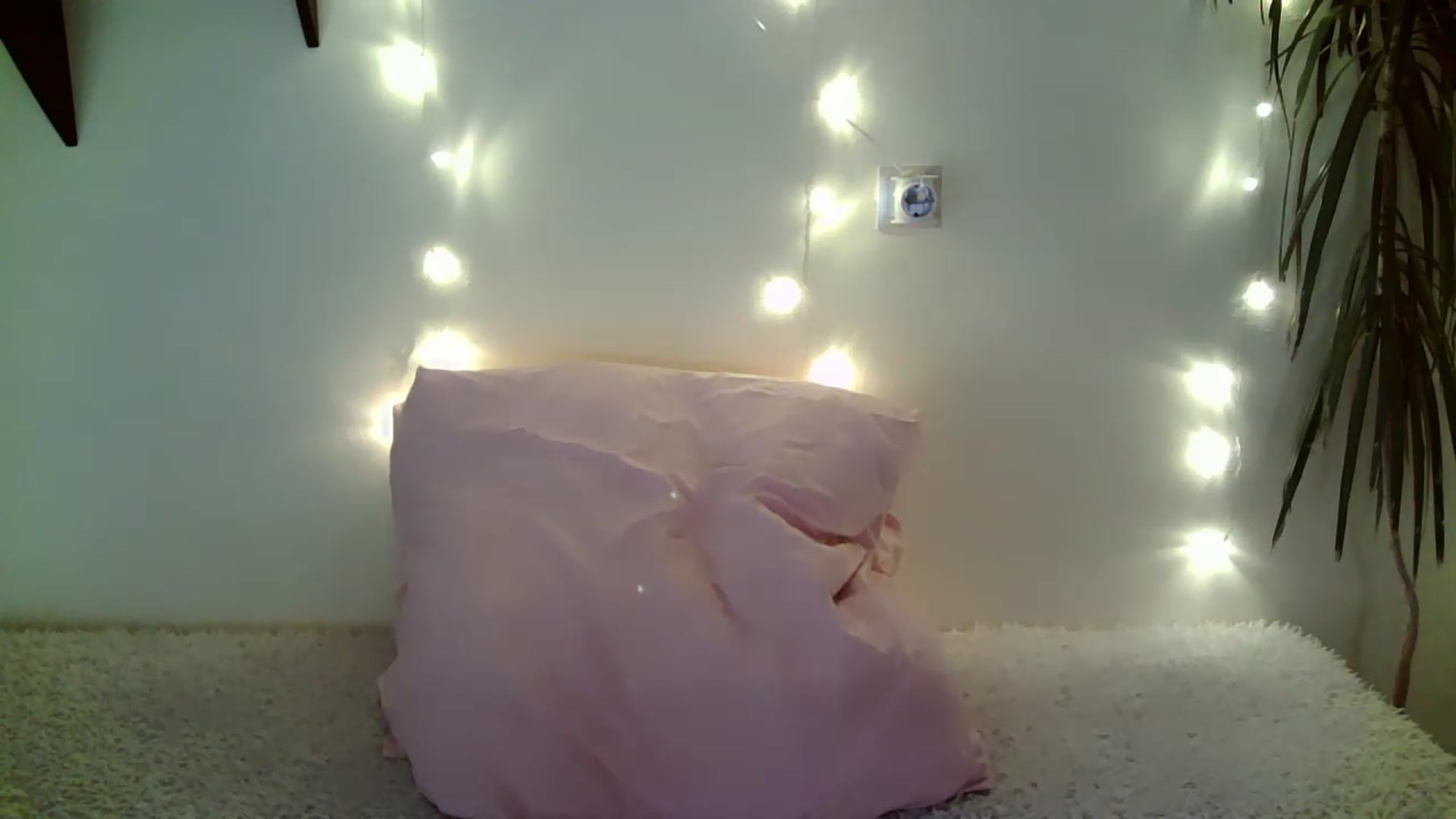 Gallery image thumbnail from Nicole_W's myfreecams stream on, 12/25/2022, 20:29 image 19 of 20