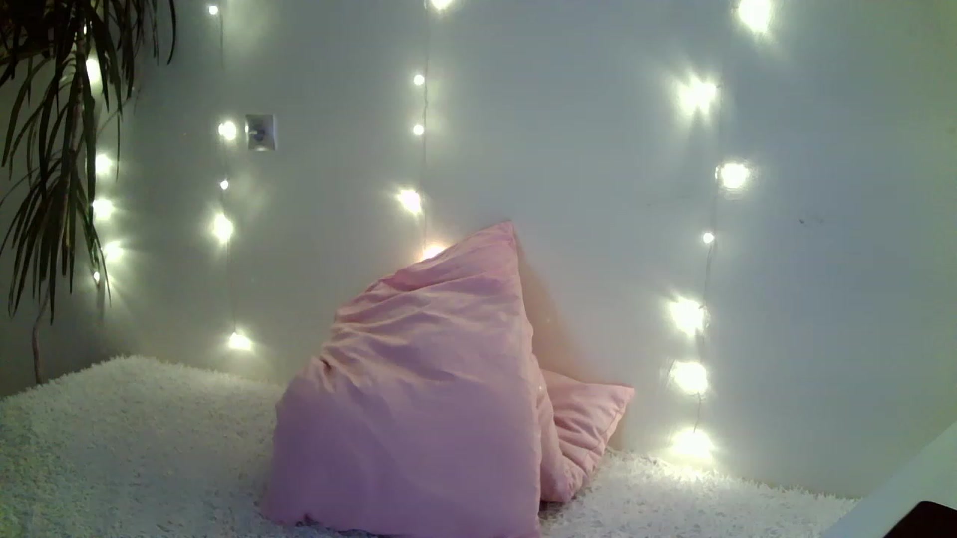 Gallery image thumbnail from Nicole_W's myfreecams stream on, 01/17/2023, 06:24 image 14 of 20