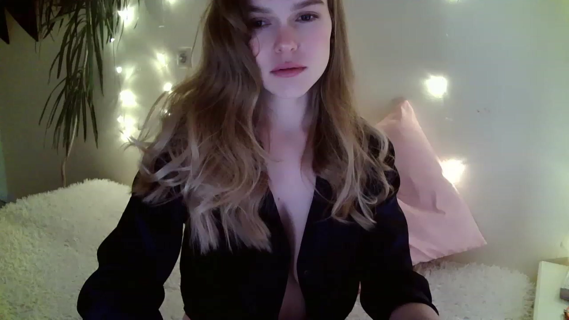 Gallery image thumbnail from Nicole_W's myfreecams stream on, 01/28/2023, 10:07 image 19 of 20
