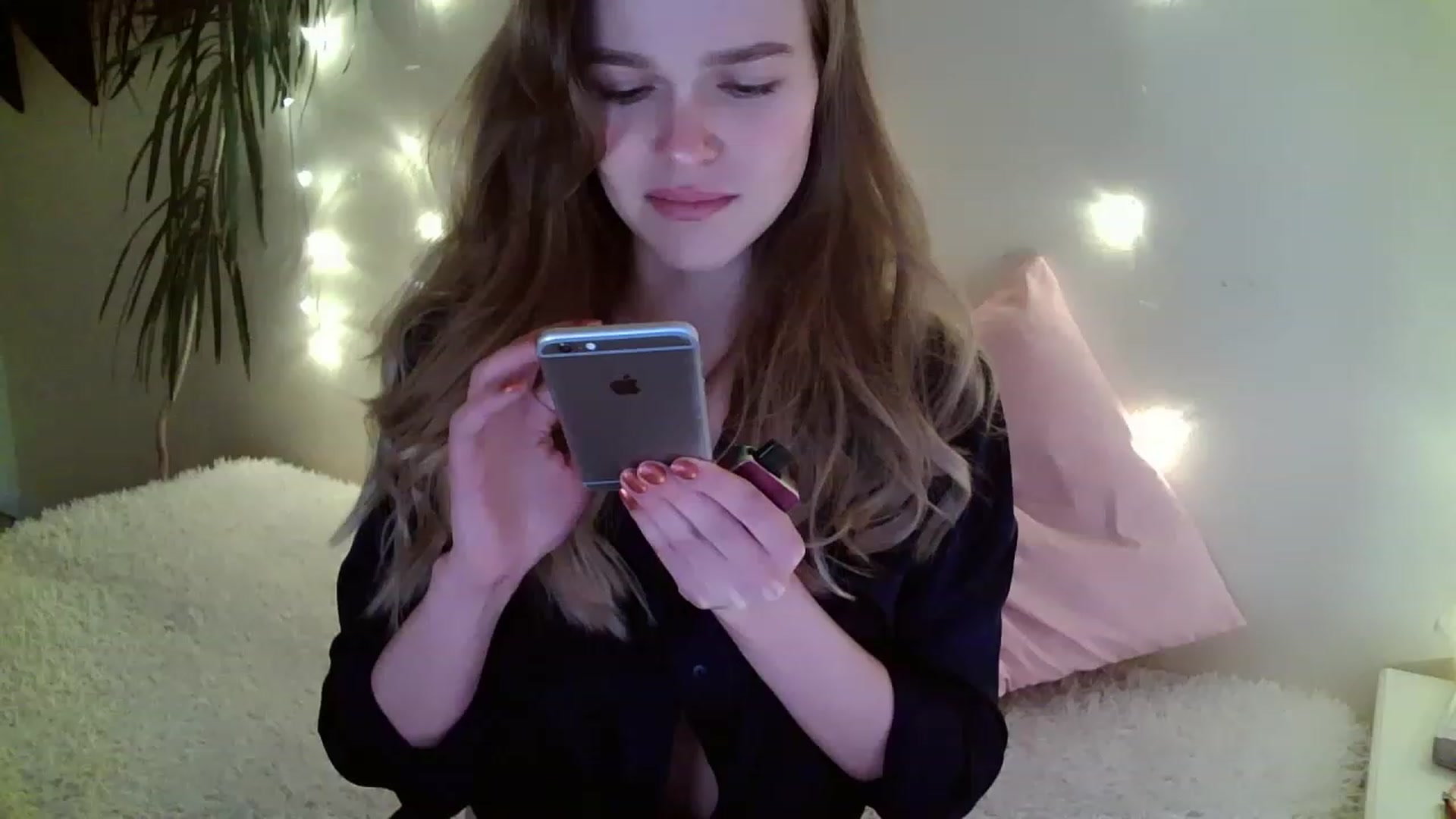 Gallery image thumbnail from Nicole_W's myfreecams stream on, 01/28/2023, 10:07 image 18 of 20