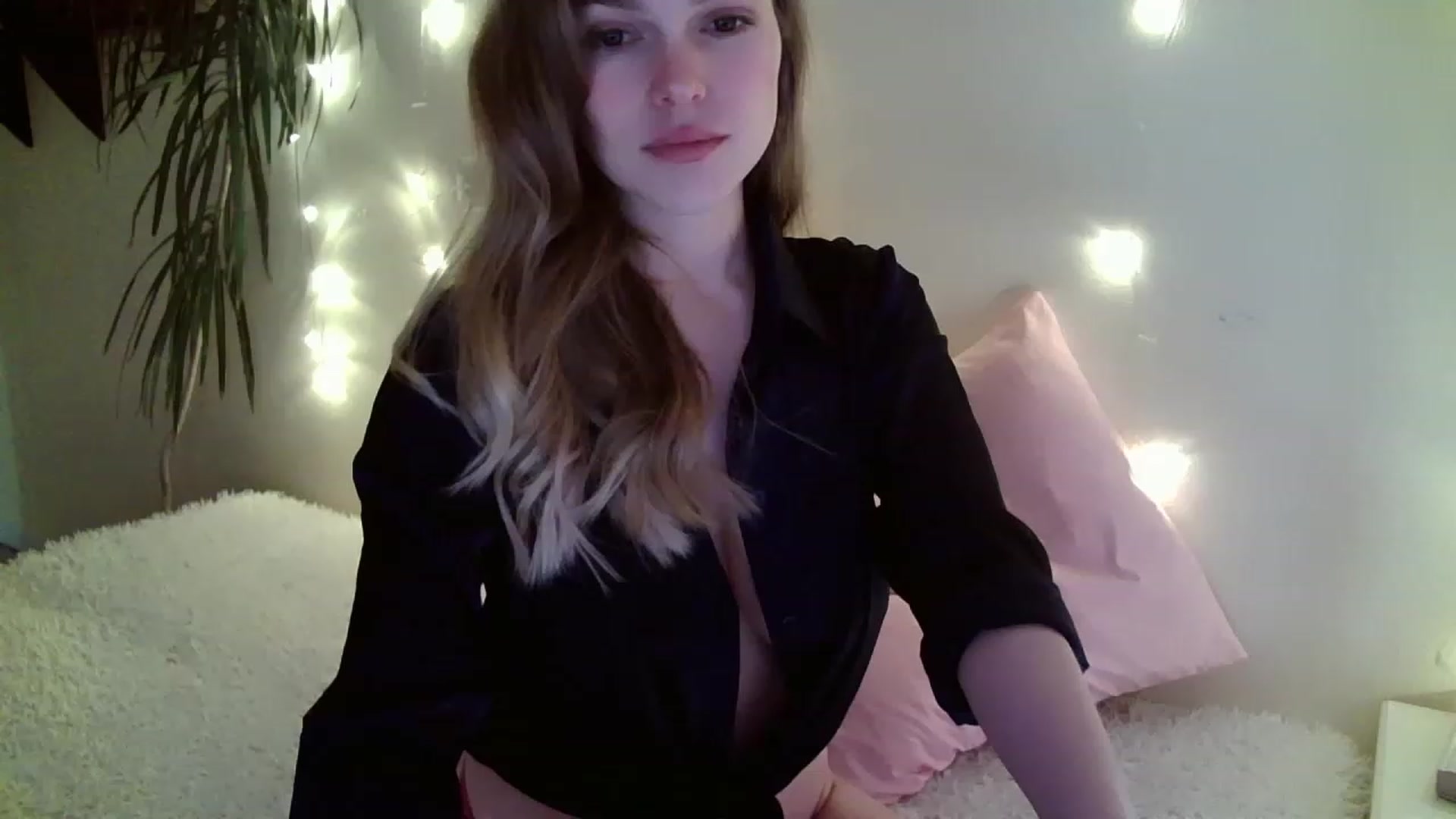 Gallery image thumbnail from Nicole_W's myfreecams stream on, 01/28/2023, 10:07 image 16 of 20