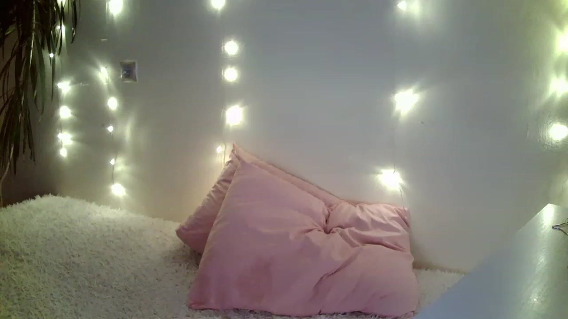 Gallery image thumbnail from Nicole_W's myfreecams stream on, 01/29/2023, 10:41 image 11 of 20
