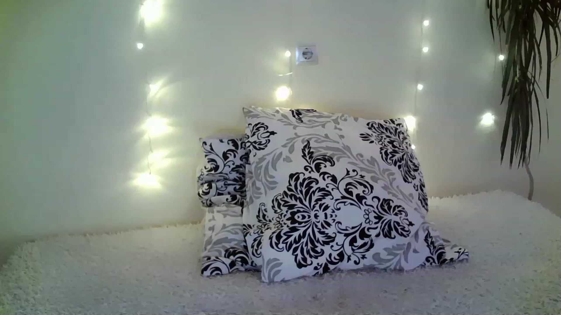 Gallery image thumbnail from Nicole_W's myfreecams stream on, 02/04/2023, 08:44 image 10 of 20