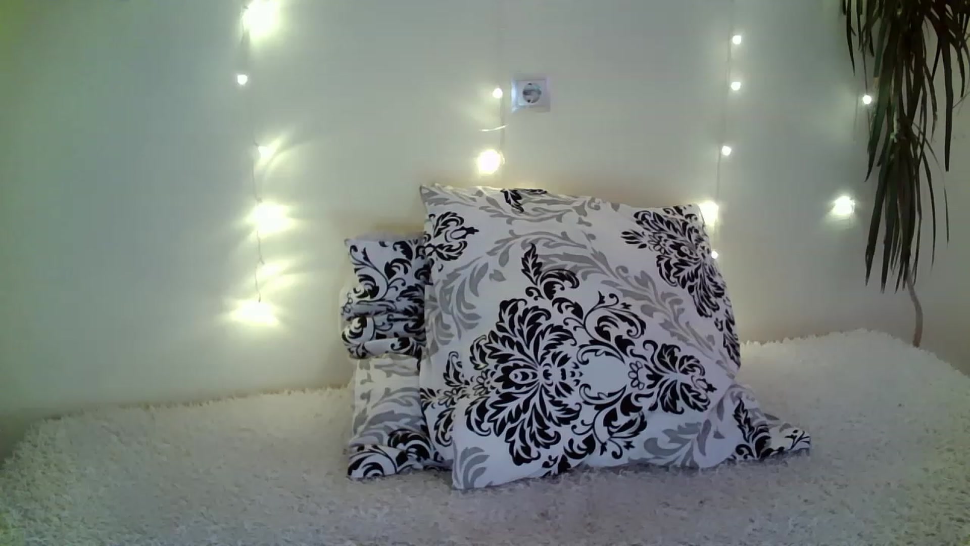 Gallery image thumbnail from Nicole_W's myfreecams stream on, 02/04/2023, 08:44 image 11 of 20