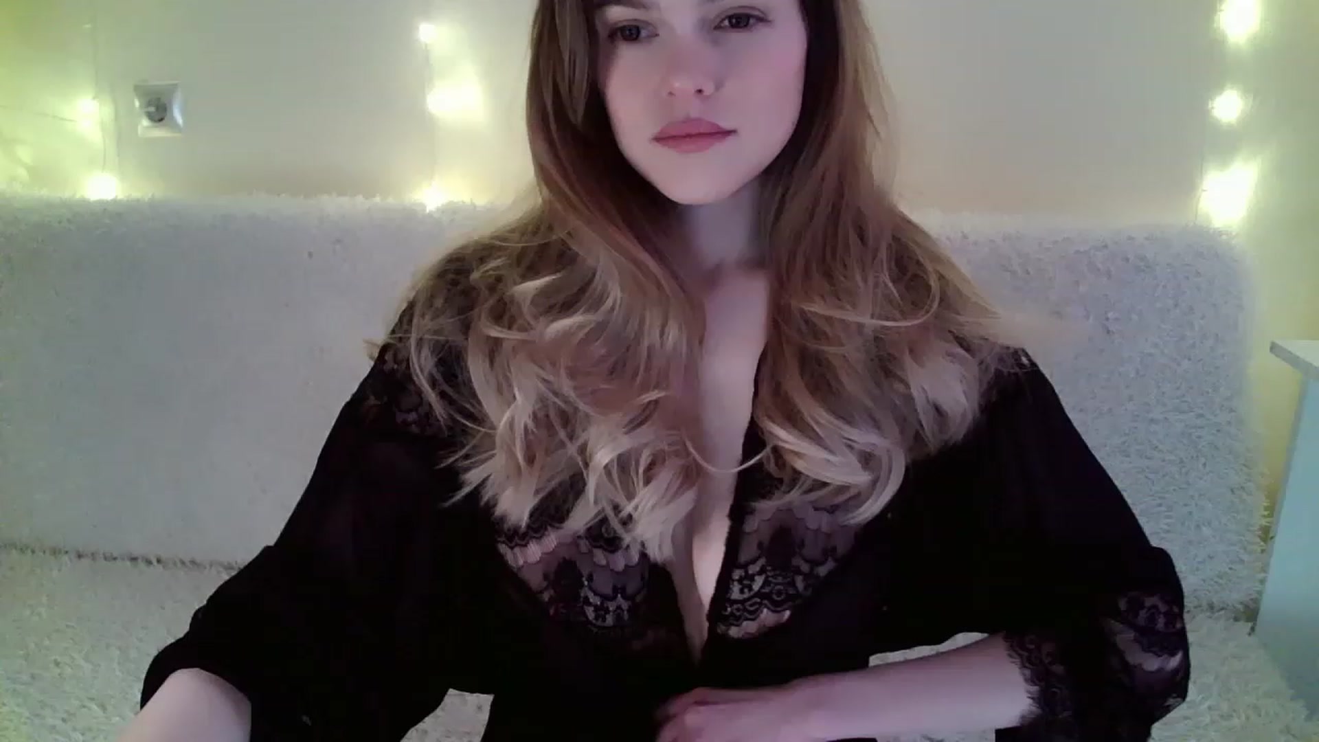 Gallery image thumbnail from Nicole_W's myfreecams stream on, 02/05/2023, 09:05 image 7 of 20