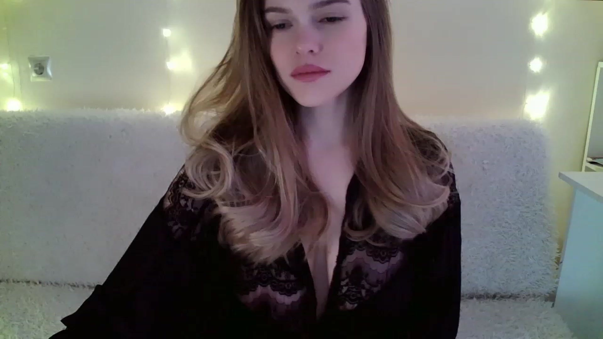 Gallery image thumbnail from Nicole_W's myfreecams stream on, 02/05/2023, 09:05 image 17 of 20