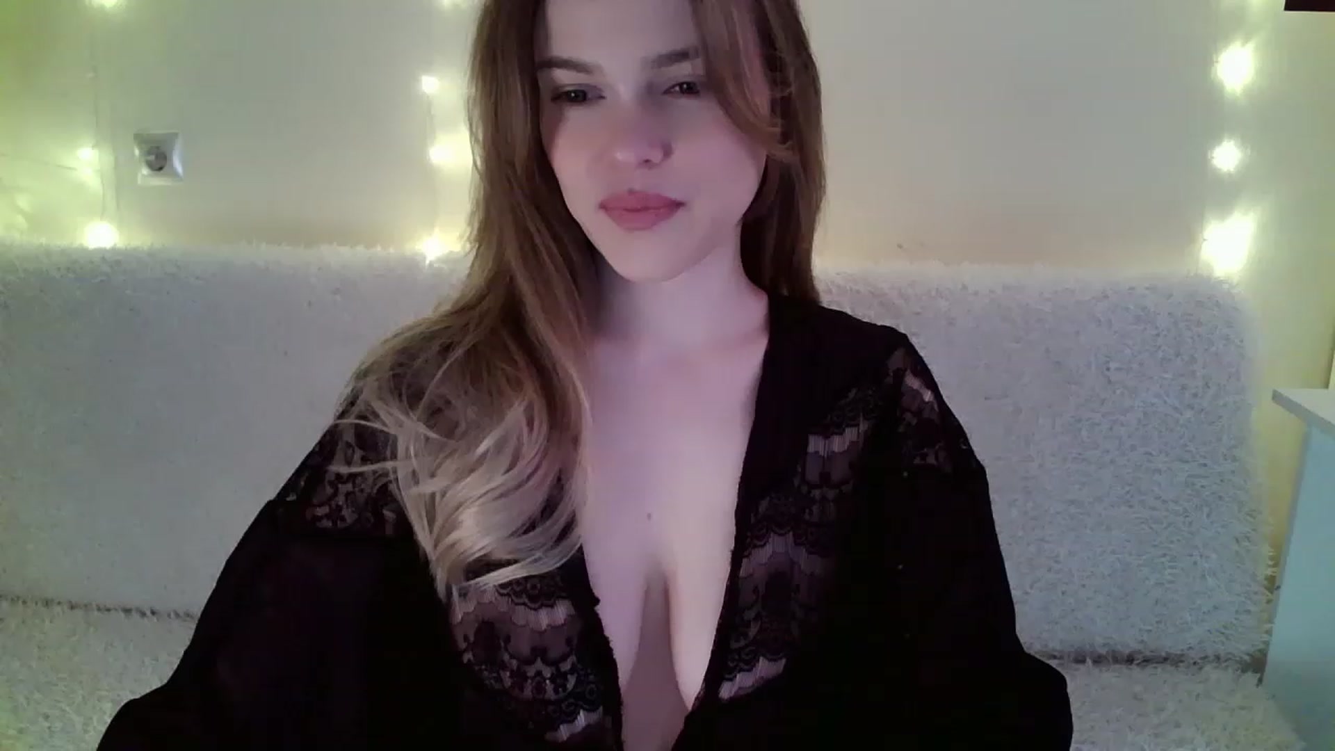 Gallery image thumbnail from Nicole_W's myfreecams stream on, 02/05/2023, 09:05 image 3 of 20