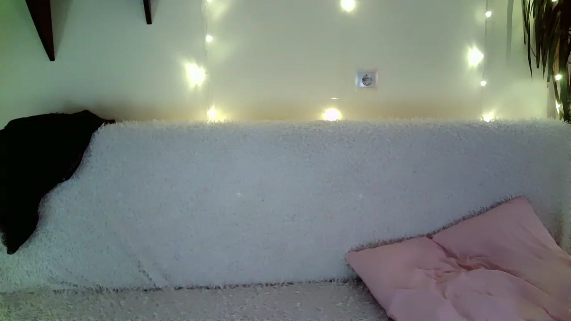 Gallery image thumbnail from Nicole_W's myfreecams stream on, 02/26/2023, 07:08 image 16 of 20