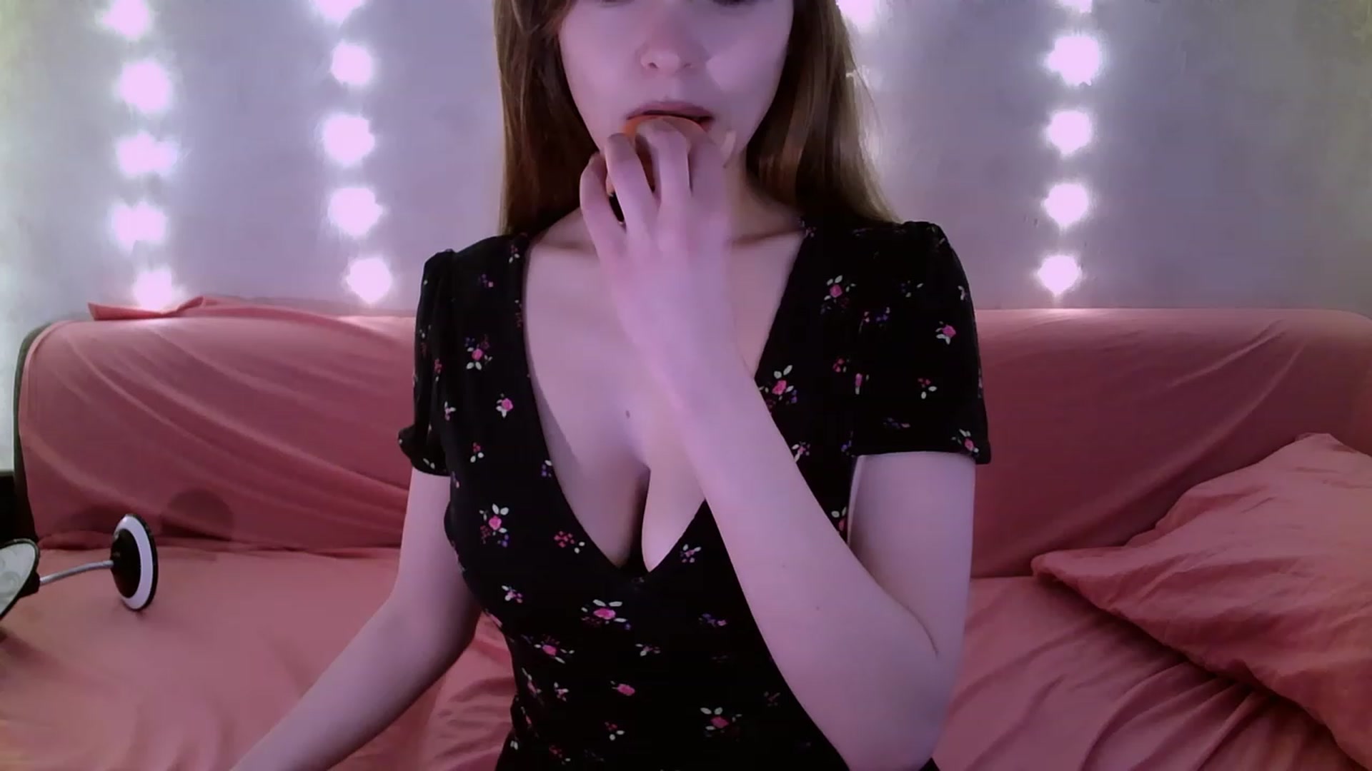 Gallery image thumbnail from Nicole_W's myfreecams stream on, 03/10/2024, 09:23 image 9 of 20