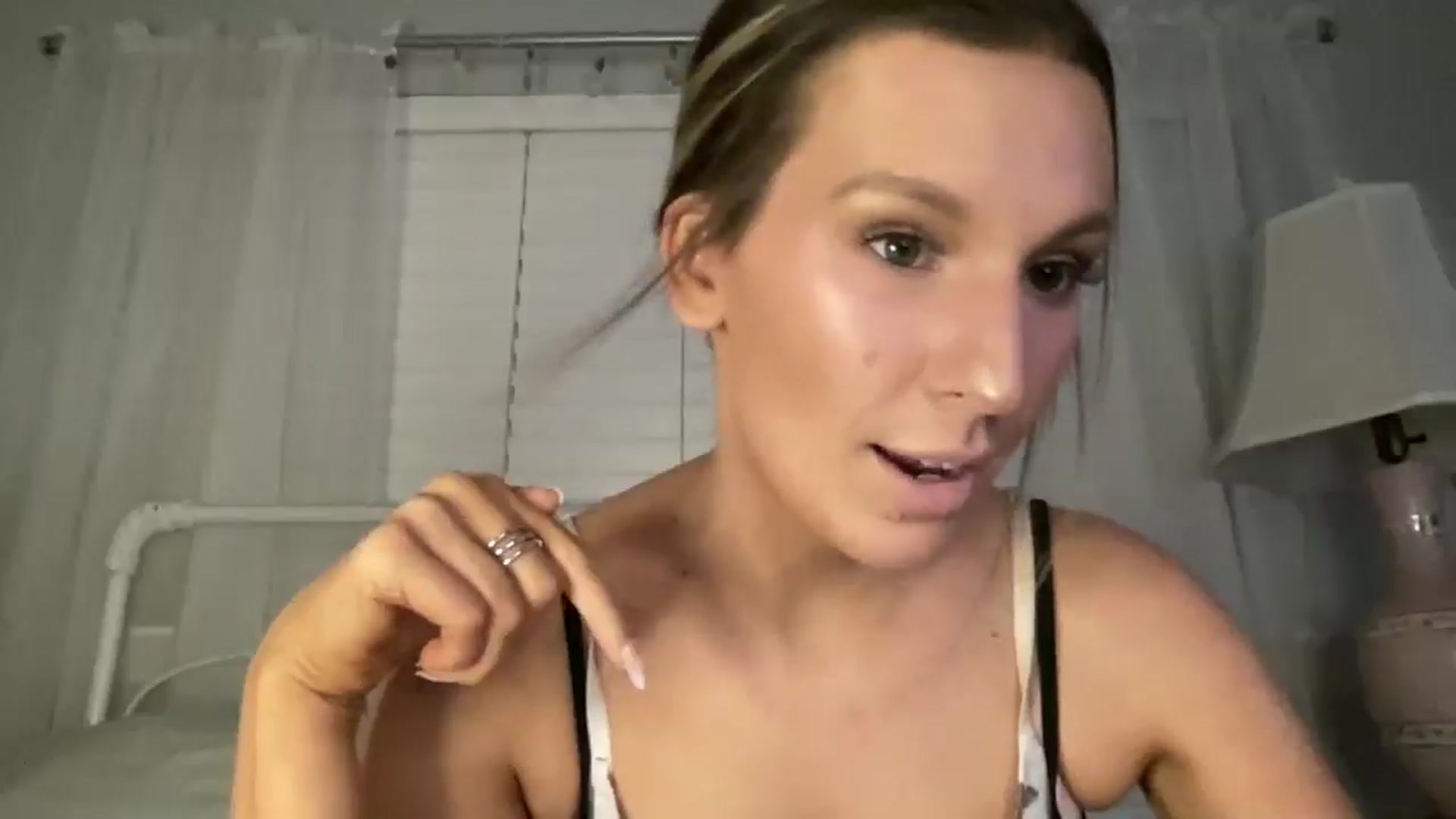 Gallery image thumbnail from Nicole_banks's myfreecams stream on, 02/16/2026, 03:53 image 10 of 20