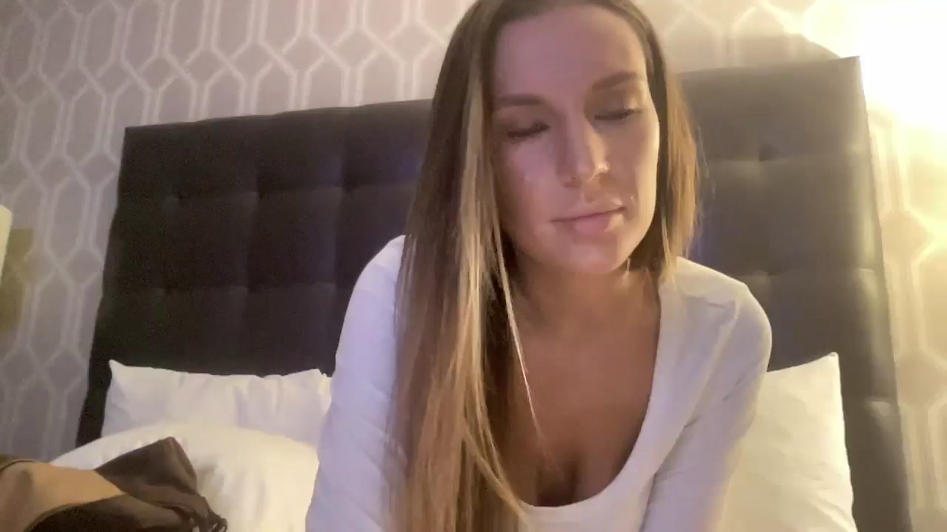 Gallery image thumbnail from Nicole_banks's myfreecams stream on, 03/24/2026, 04:00 image 1 of 20