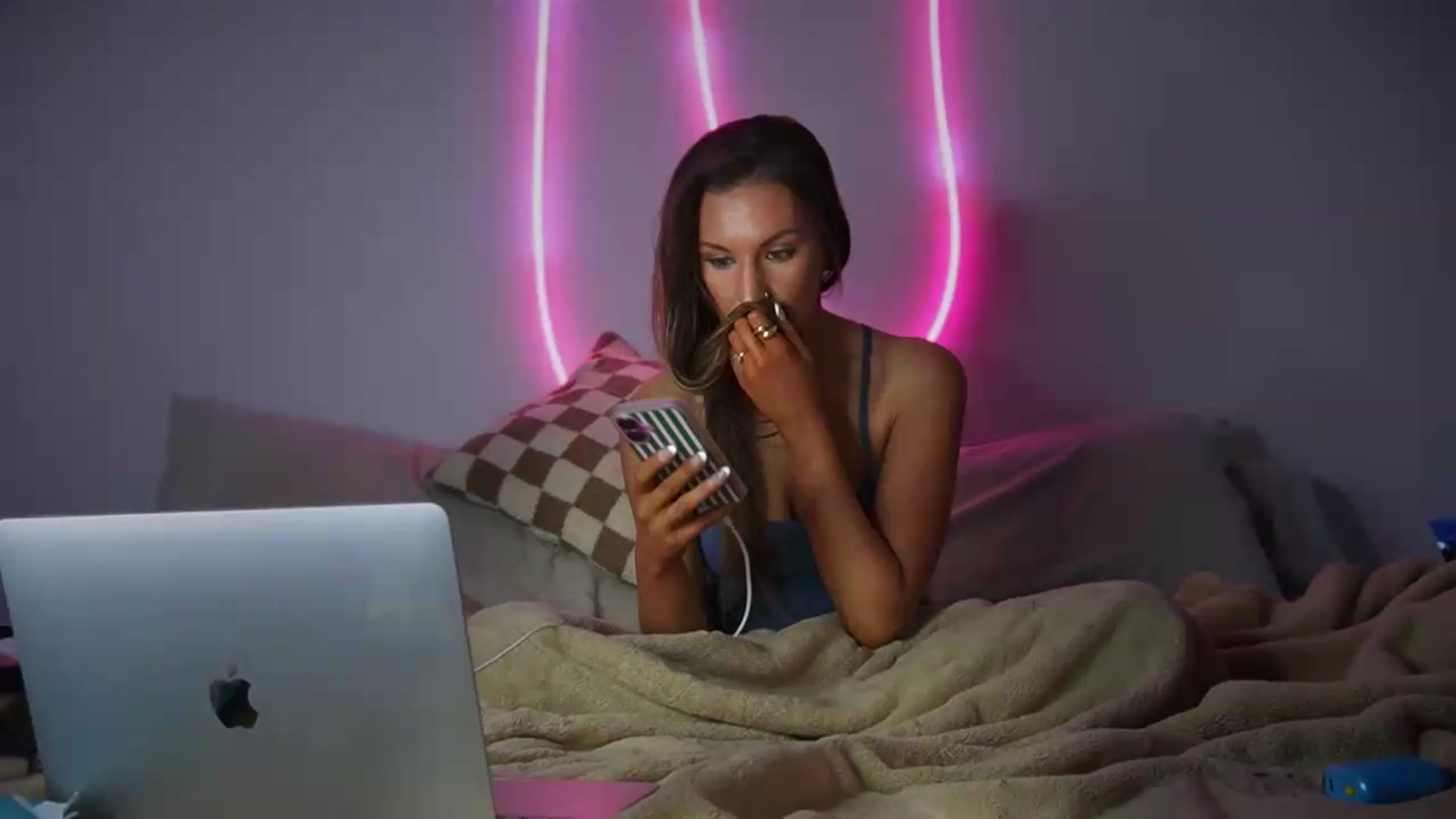 Gallery image thumbnail from Nicole_banks's myfreecams stream on, 08/10/2026, 04:36 image 5 of 20