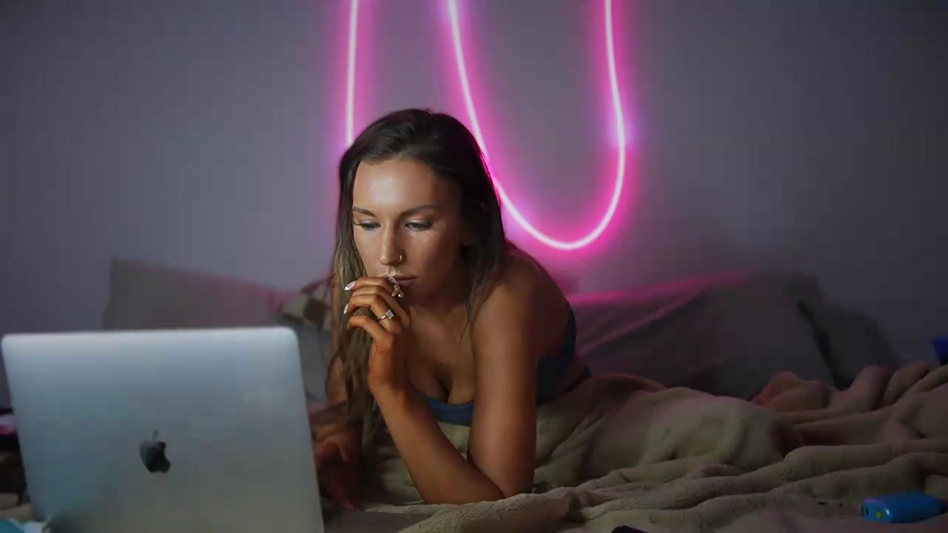 Gallery image thumbnail from Nicole_banks's myfreecams stream on, 08/10/2026, 04:36 image 9 of 20