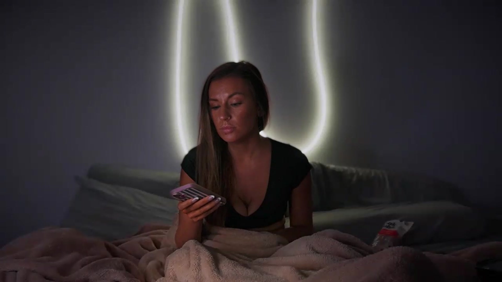 Gallery image thumbnail from Nicole_banks's myfreecams stream on, 08/18/2026, 03:31 image 6 of 20