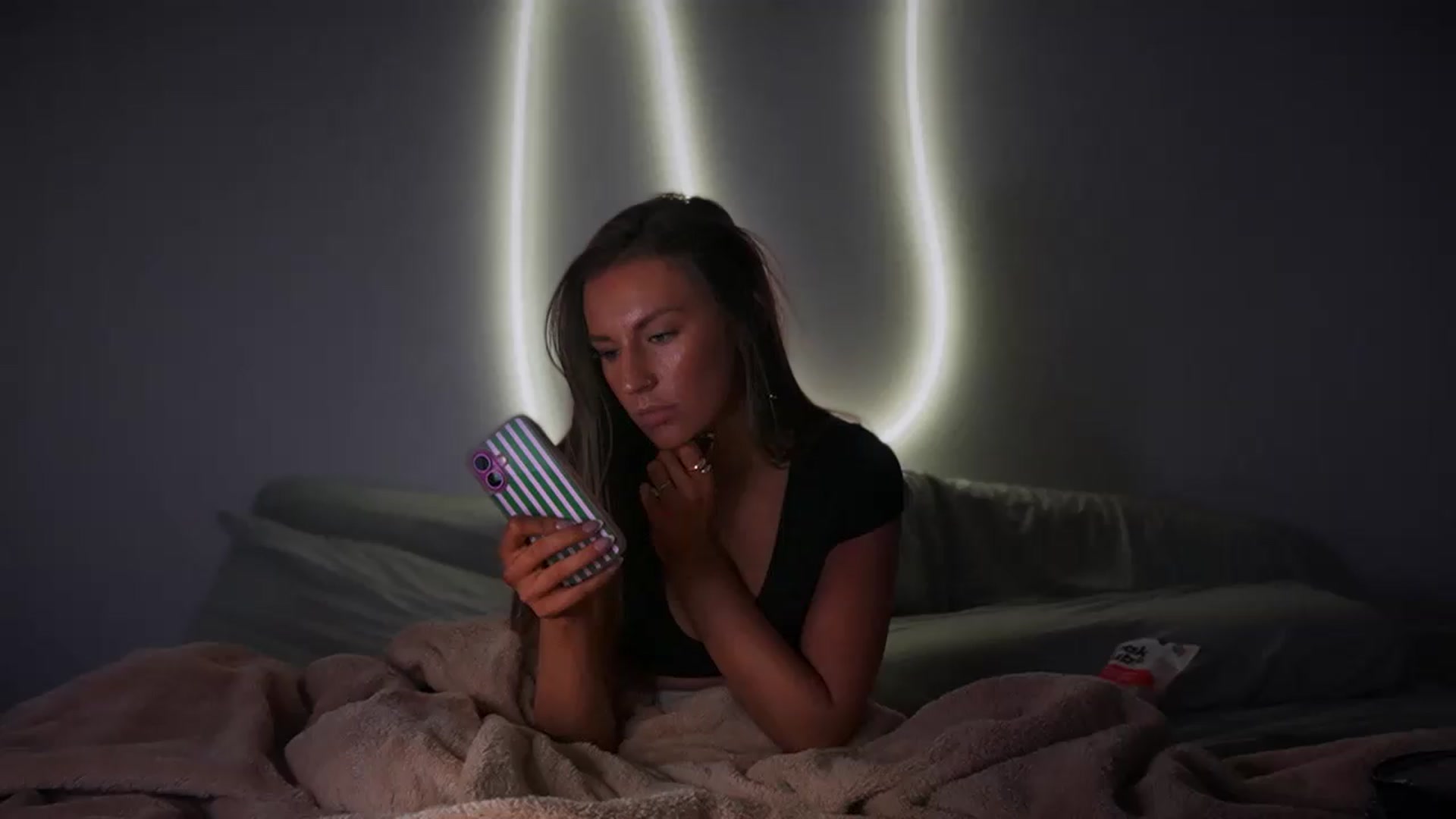 Gallery image thumbnail from Nicole_banks's myfreecams stream on, 08/18/2026, 03:31 image 1 of 20