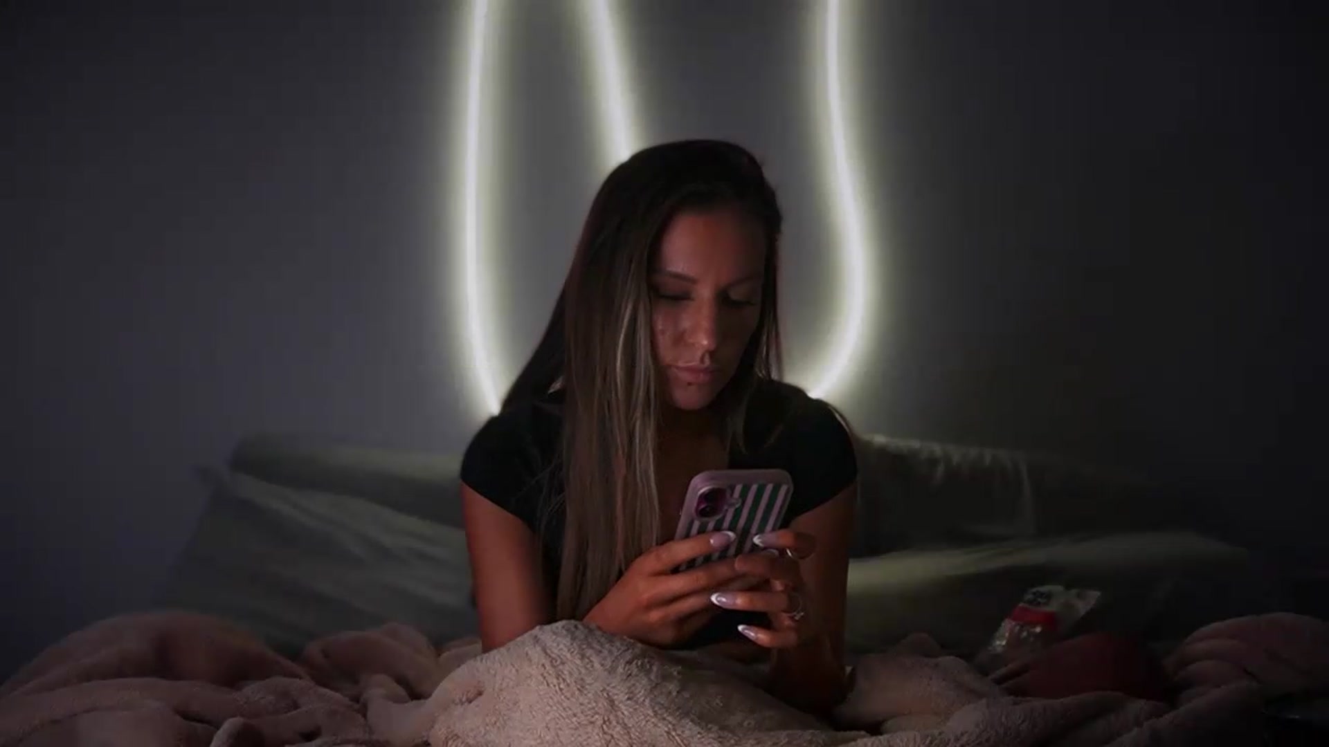 Gallery image thumbnail from Nicole_banks's myfreecams stream on, 08/18/2026, 03:31 image 19 of 20