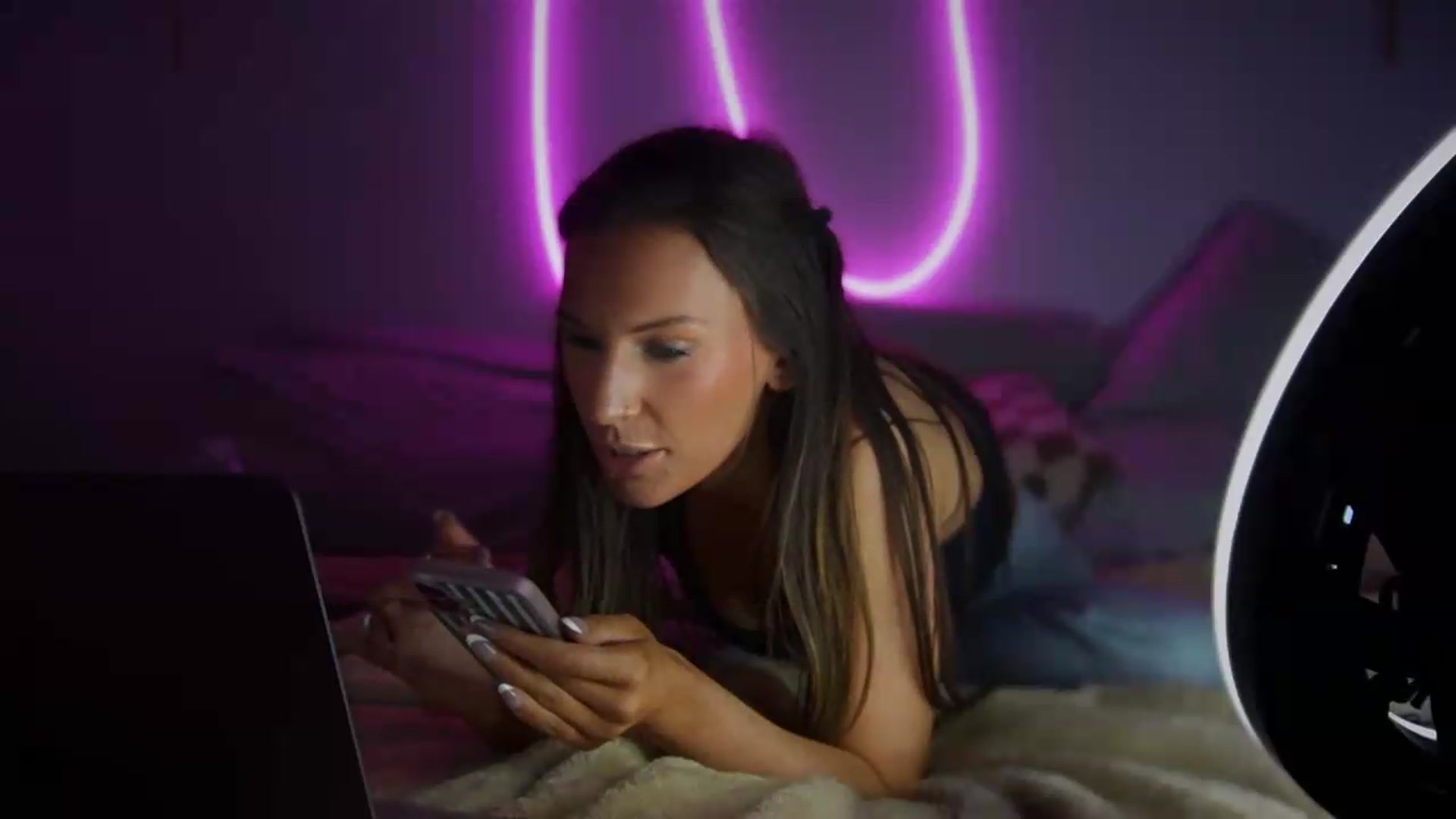 Gallery image thumbnail from Nicole_banks's myfreecams stream on, 08/21/2026, 04:00 image 6 of 20
