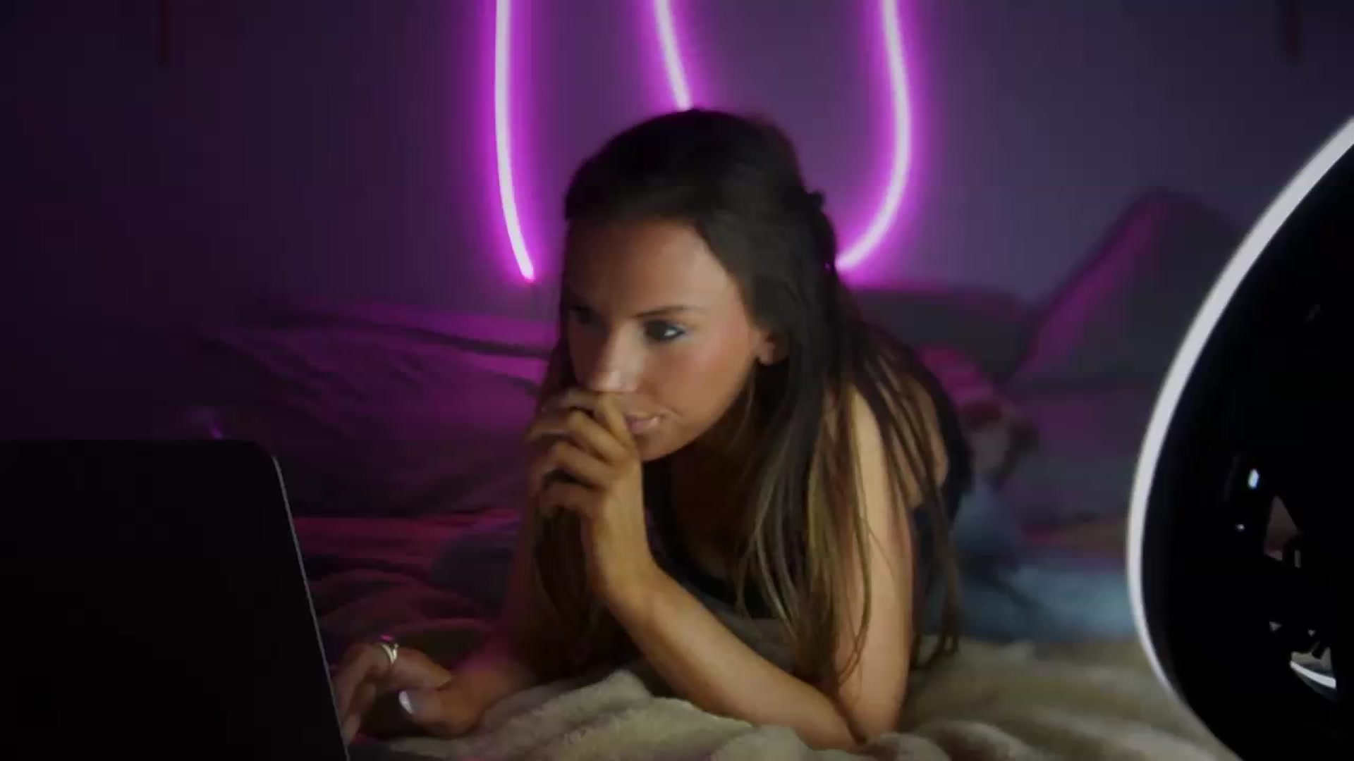 Gallery image thumbnail from Nicole_banks's myfreecams stream on, 08/21/2026, 04:00 image 1 of 20