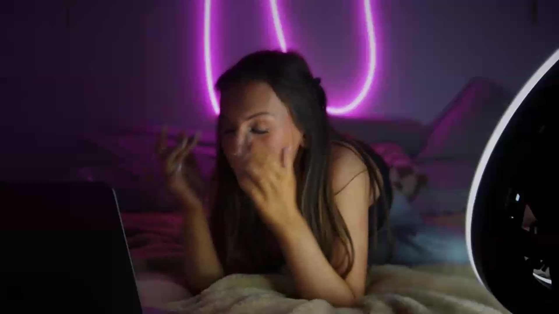 Gallery image thumbnail from Nicole_banks's myfreecams stream on, 08/21/2026, 04:00 image 11 of 20