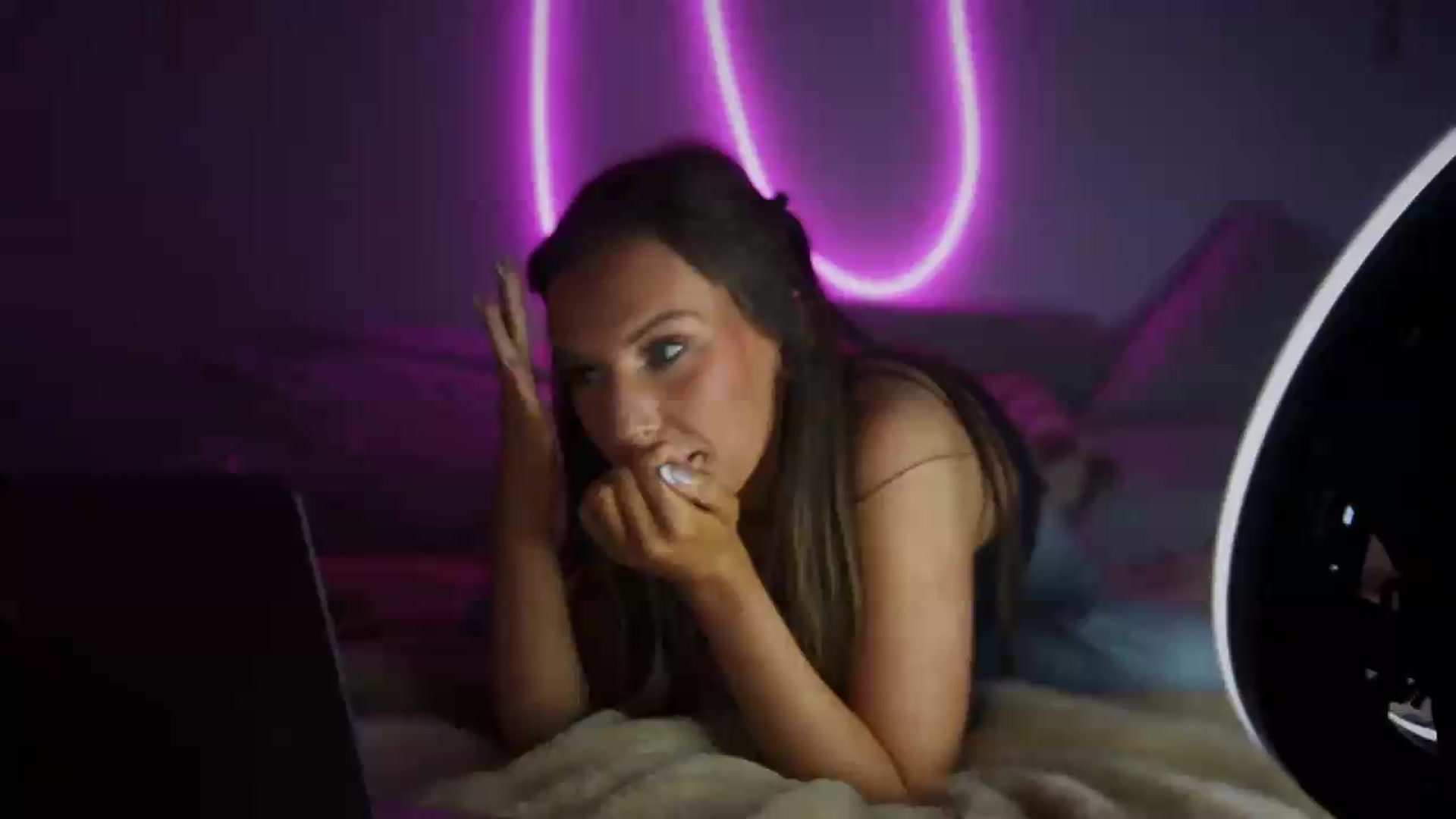 Gallery image thumbnail from Nicole_banks's myfreecams stream on, 08/21/2026, 04:00 image 13 of 20