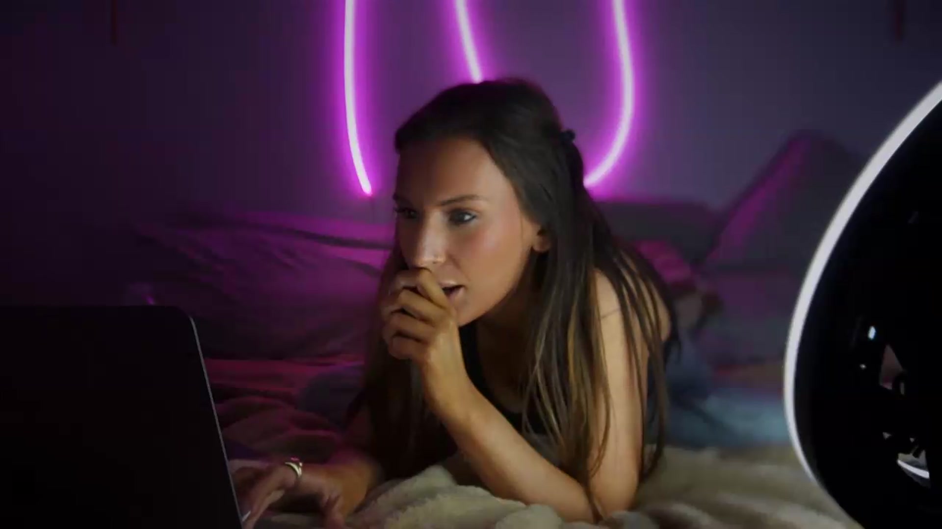Gallery image thumbnail from Nicole_banks's myfreecams stream on, 08/21/2026, 04:00 image 3 of 20