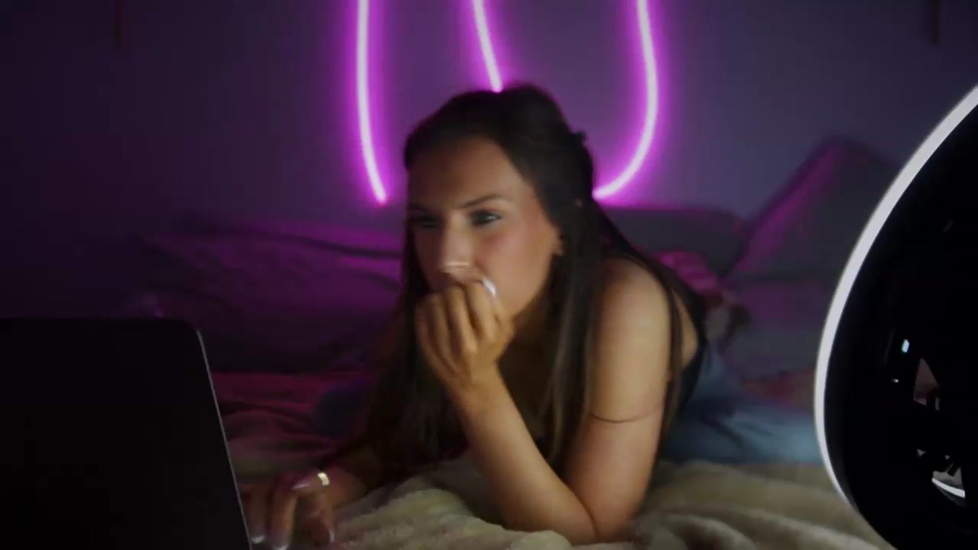 Gallery image thumbnail from Nicole_banks's myfreecams stream on, 08/21/2026, 04:00 image 20 of 20