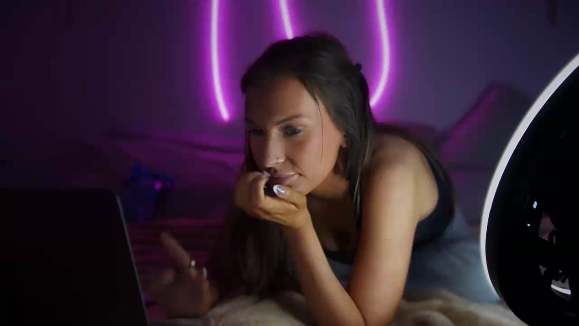 Gallery image thumbnail from Nicole_banks's myfreecams stream on, 08/21/2026, 05:07 image 12 of 20