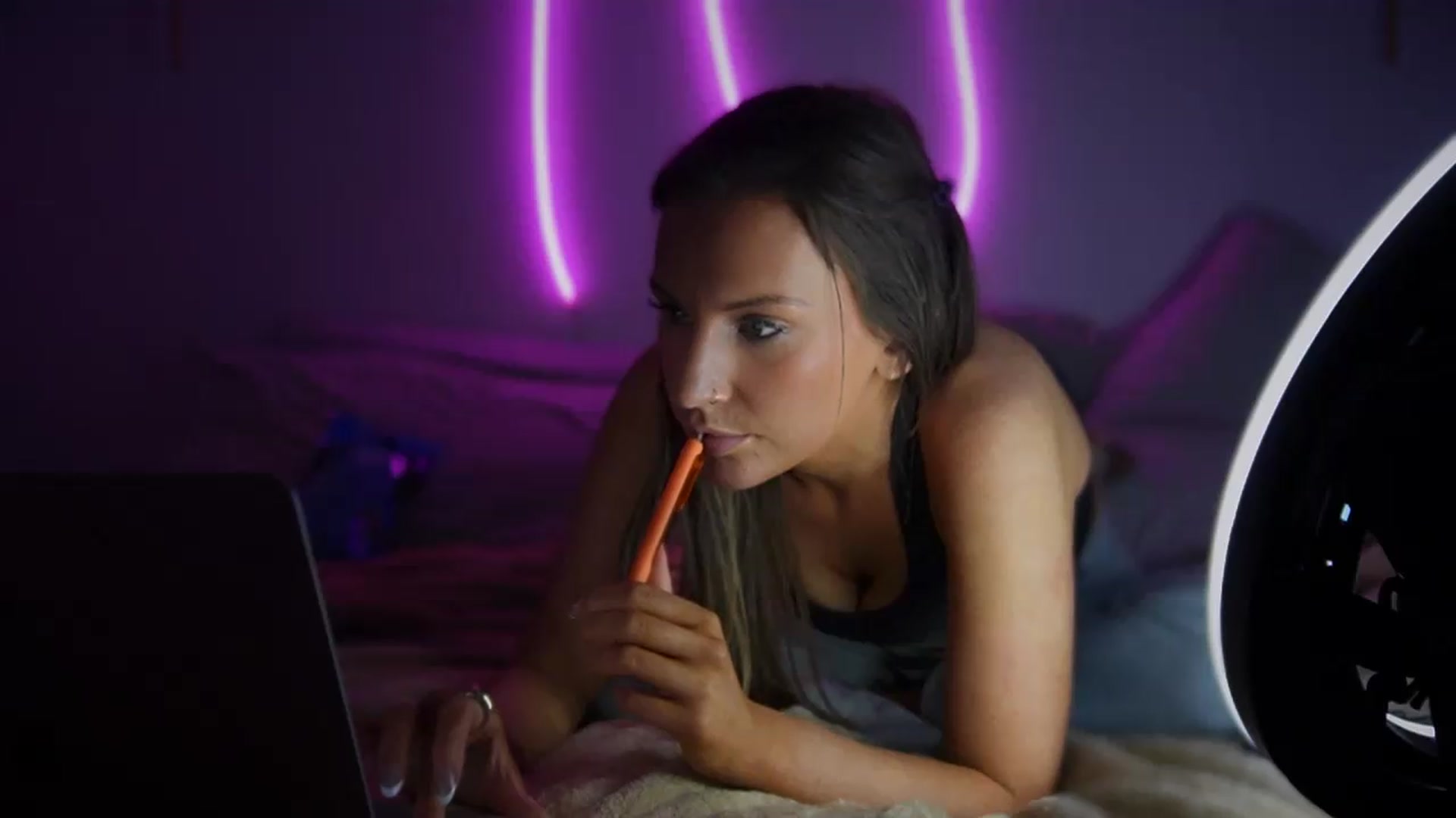 Gallery image thumbnail from Nicole_banks's myfreecams stream on, 08/21/2026, 05:07 image 3 of 20