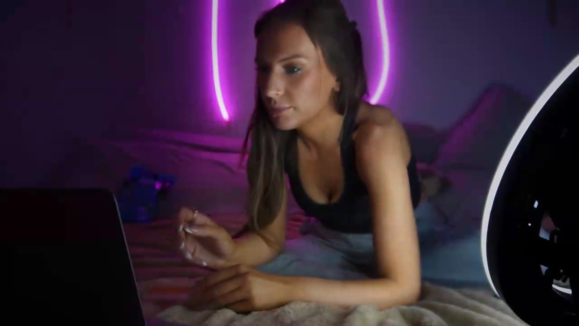 Gallery image thumbnail from Nicole_banks's myfreecams stream on, 08/21/2026, 05:07 image 7 of 20