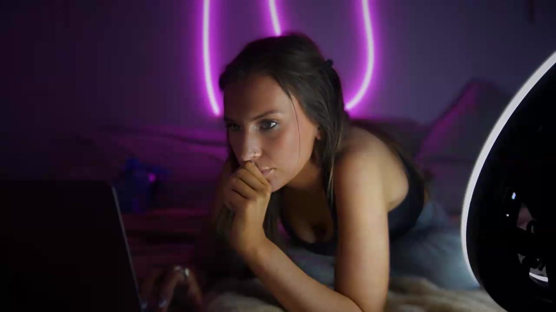 Gallery image thumbnail from Nicole_banks's myfreecams stream on, 08/21/2026, 05:07 image 11 of 20