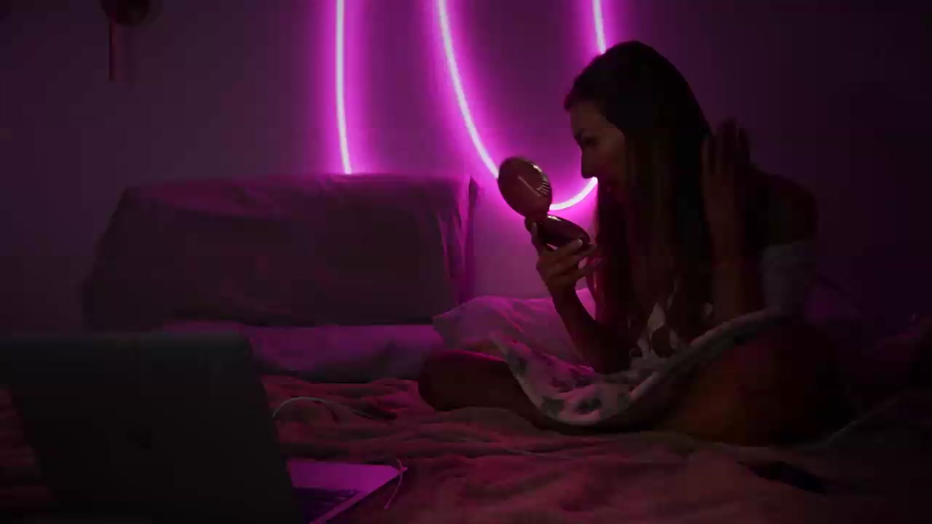 Gallery image thumbnail from Nicole_banks's myfreecams stream on, 08/24/2026, 06:15 image 10 of 20