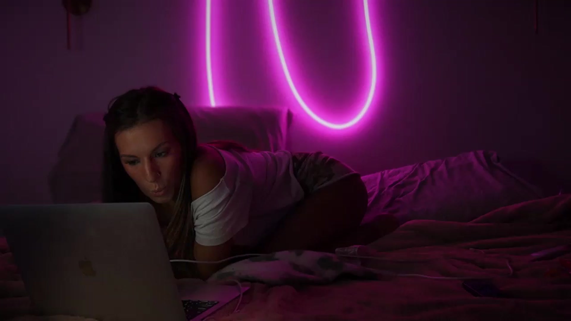 Gallery image thumbnail from Nicole_banks's myfreecams stream on, 08/24/2026, 06:15 image 6 of 20
