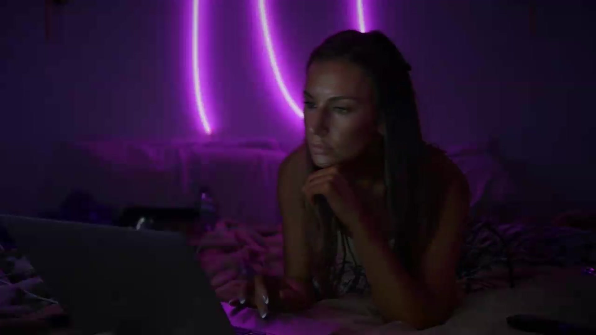 Gallery image thumbnail from Nicole_banks's myfreecams stream on, 08/25/2026, 04:26 image 4 of 20