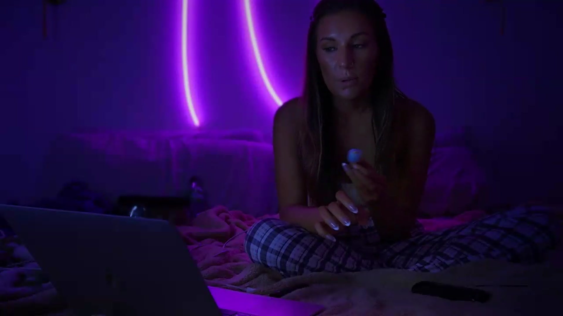 Gallery image thumbnail from Nicole_banks's myfreecams stream on, 08/25/2026, 05:25 image 5 of 20