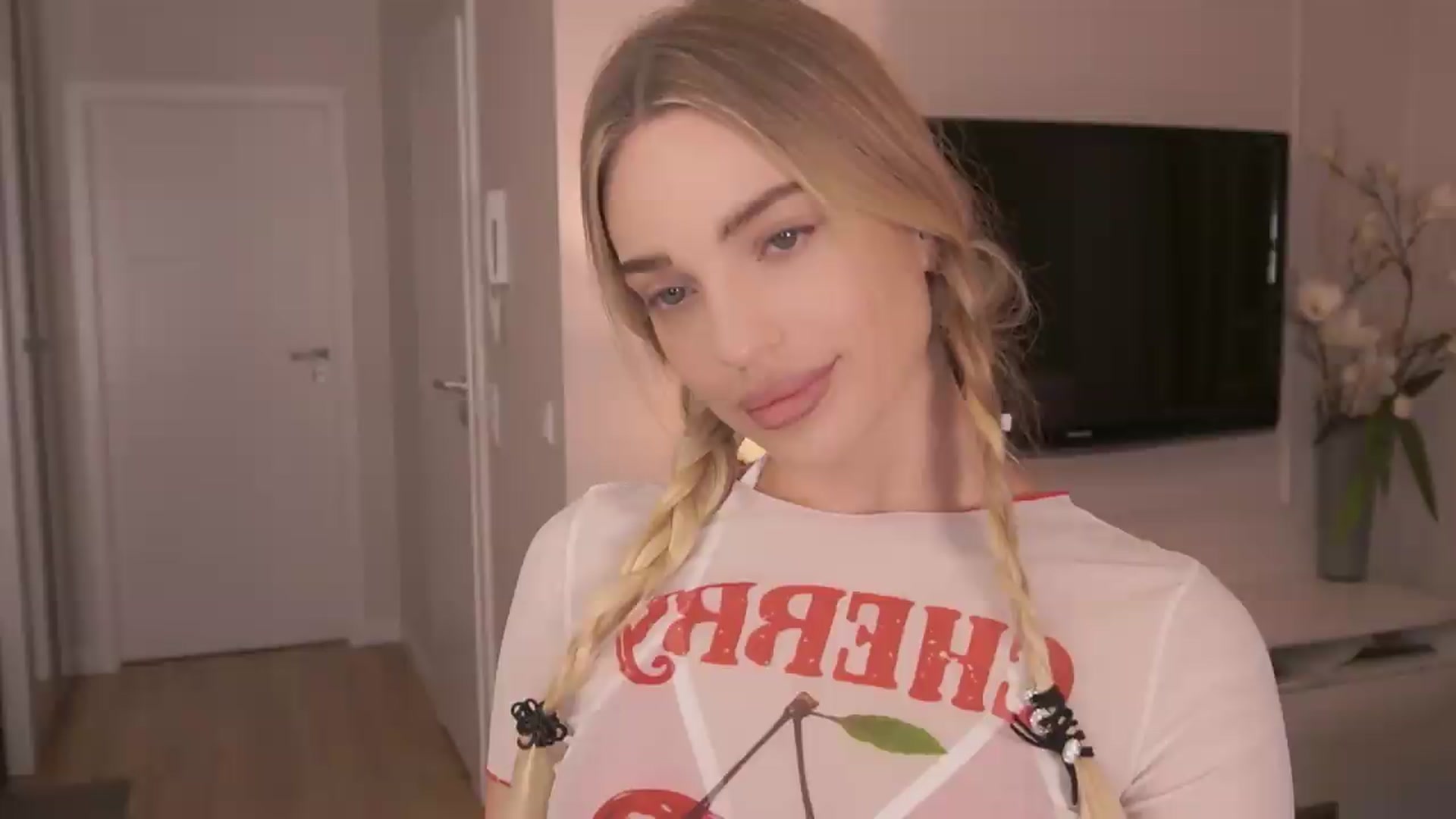 Gallery image thumbnail from Nicole_blueberry's myfreecams stream on, 07/03/2026, 21:51 image 8 of 20