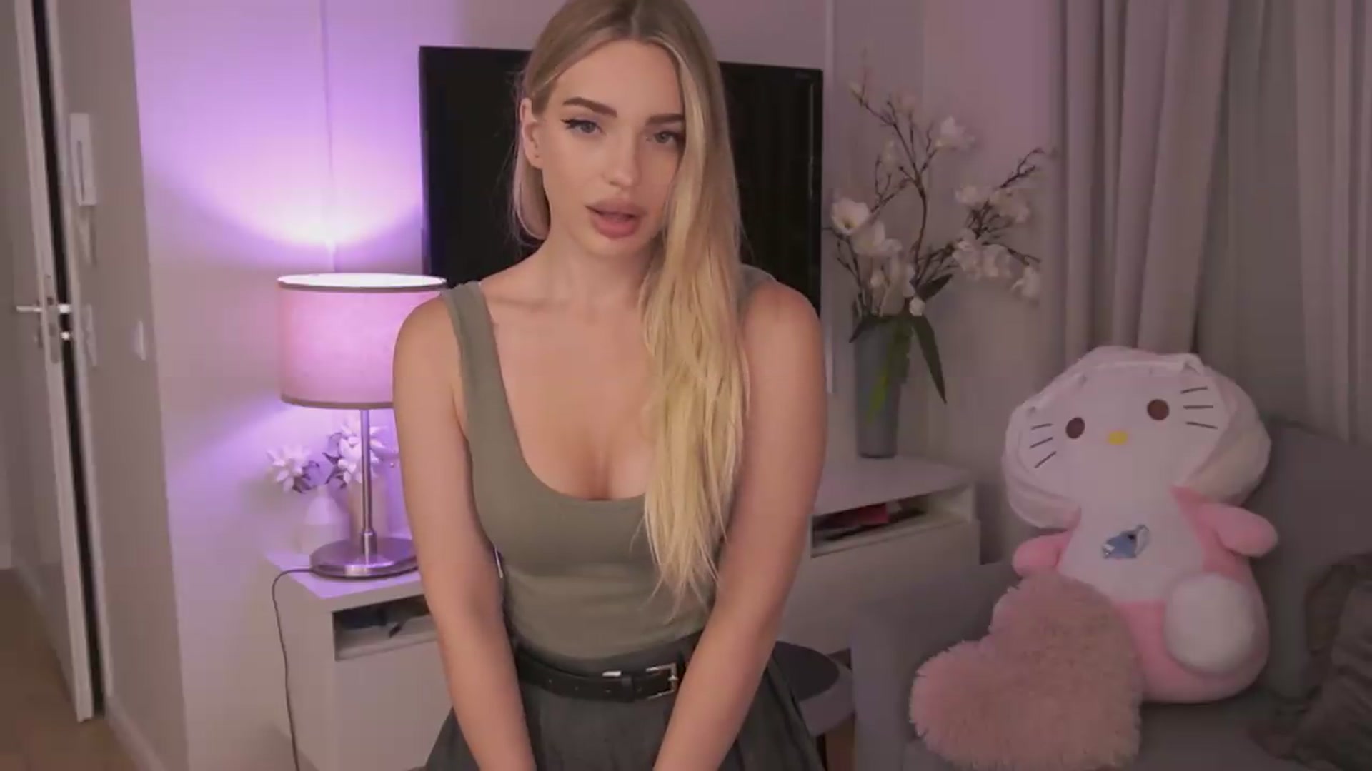 Gallery image thumbnail from Nicole_blueberry's myfreecams stream on, 07/04/2026, 22:10 image 19 of 20