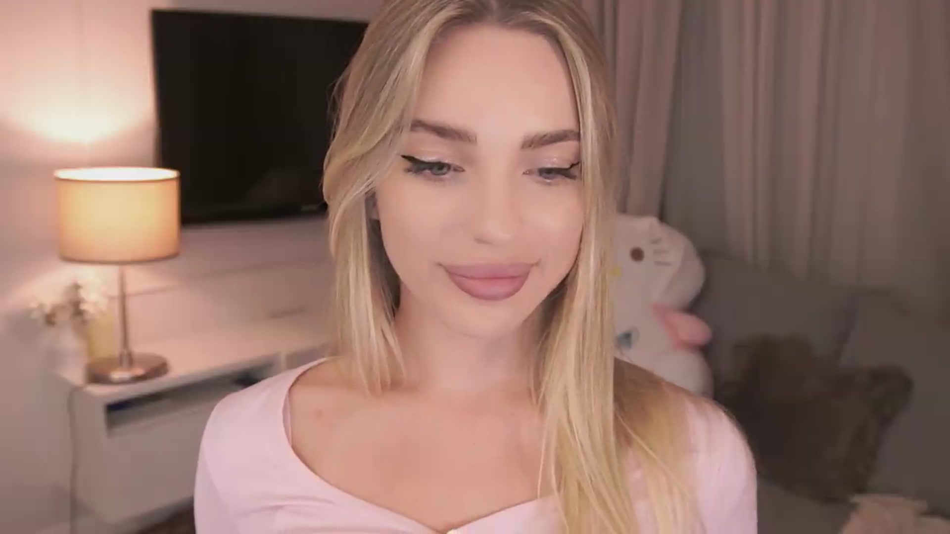 Gallery image thumbnail from Nicole_blueberry's myfreecams stream on, 07/07/2026, 21:24 image 3 of 20