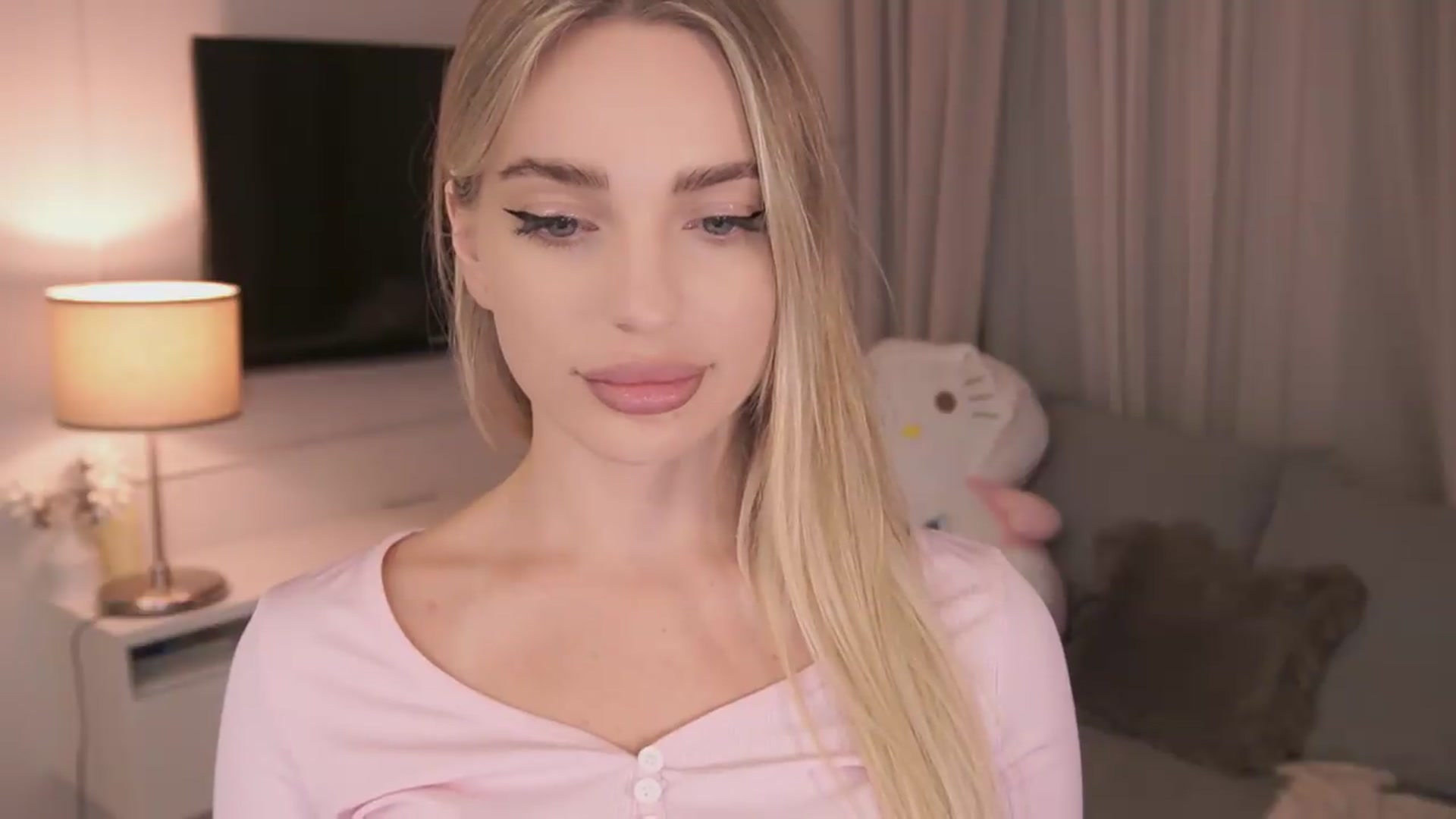 Gallery image thumbnail from Nicole_blueberry's myfreecams stream on, 07/07/2026, 21:24 image 4 of 20