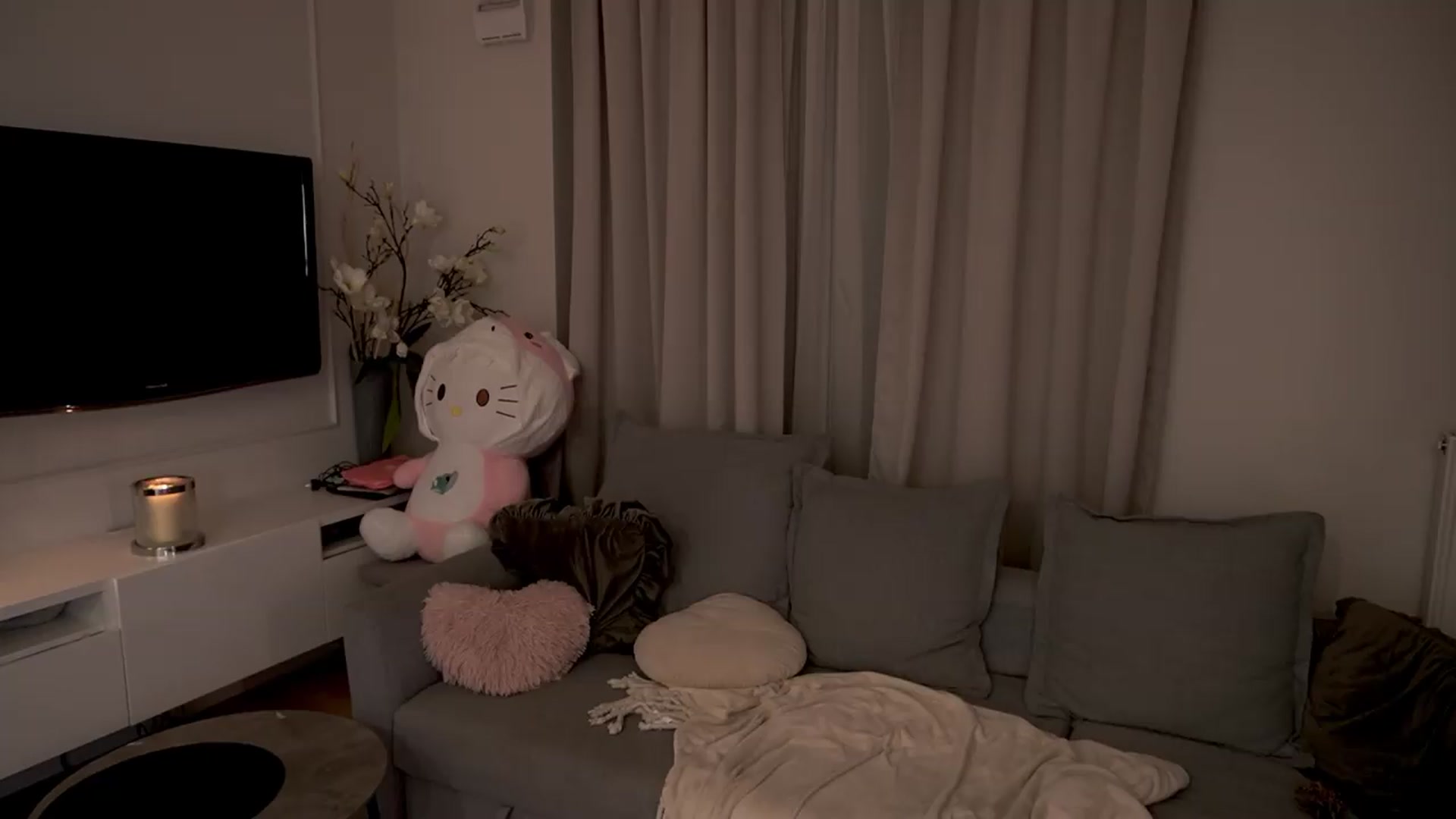 Gallery image thumbnail from Nicole_blueberry's myfreecams stream on, 08/14/2026, 20:46 image 4 of 20