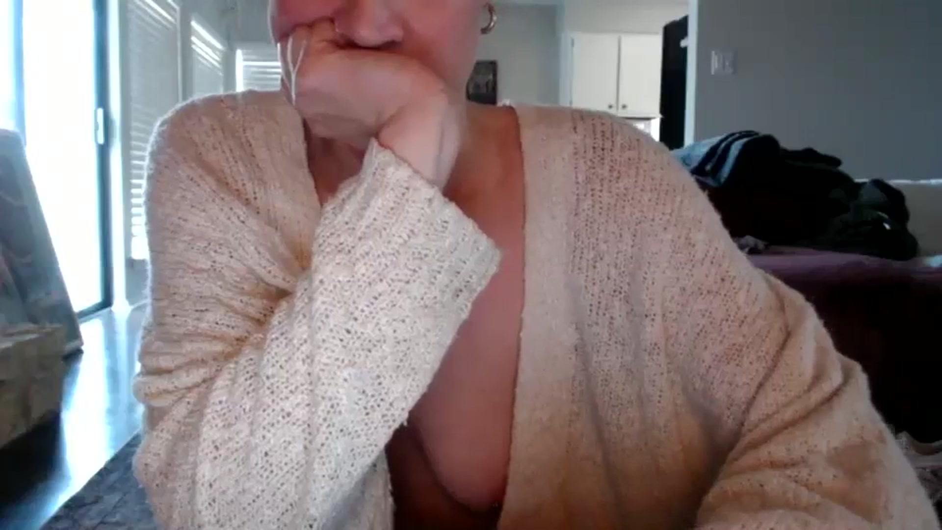 Gallery image thumbnail from Nicole_quinn's myfreecams stream on, 10/16/2024, 17:13 image 11 of 20