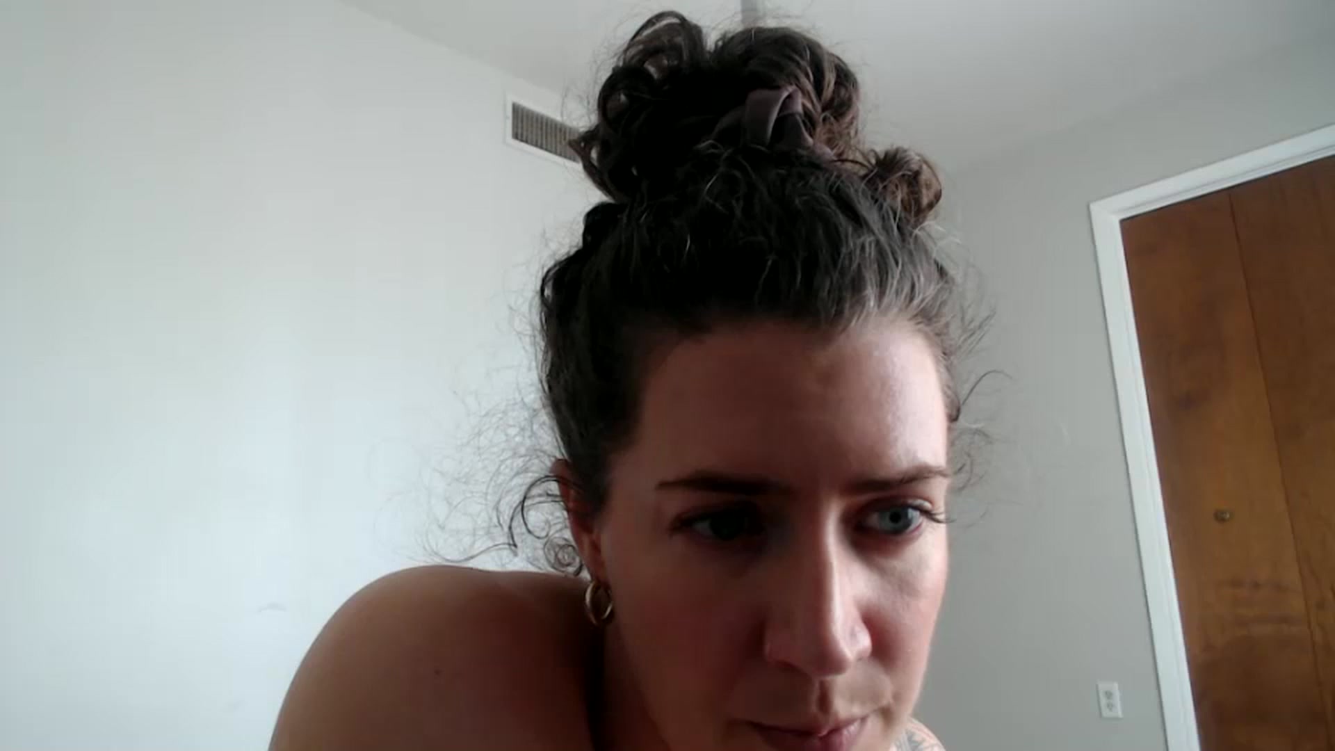 Gallery image thumbnail from Nicole_quinn's myfreecams stream on, 10/16/2024, 18:40 image 13 of 20