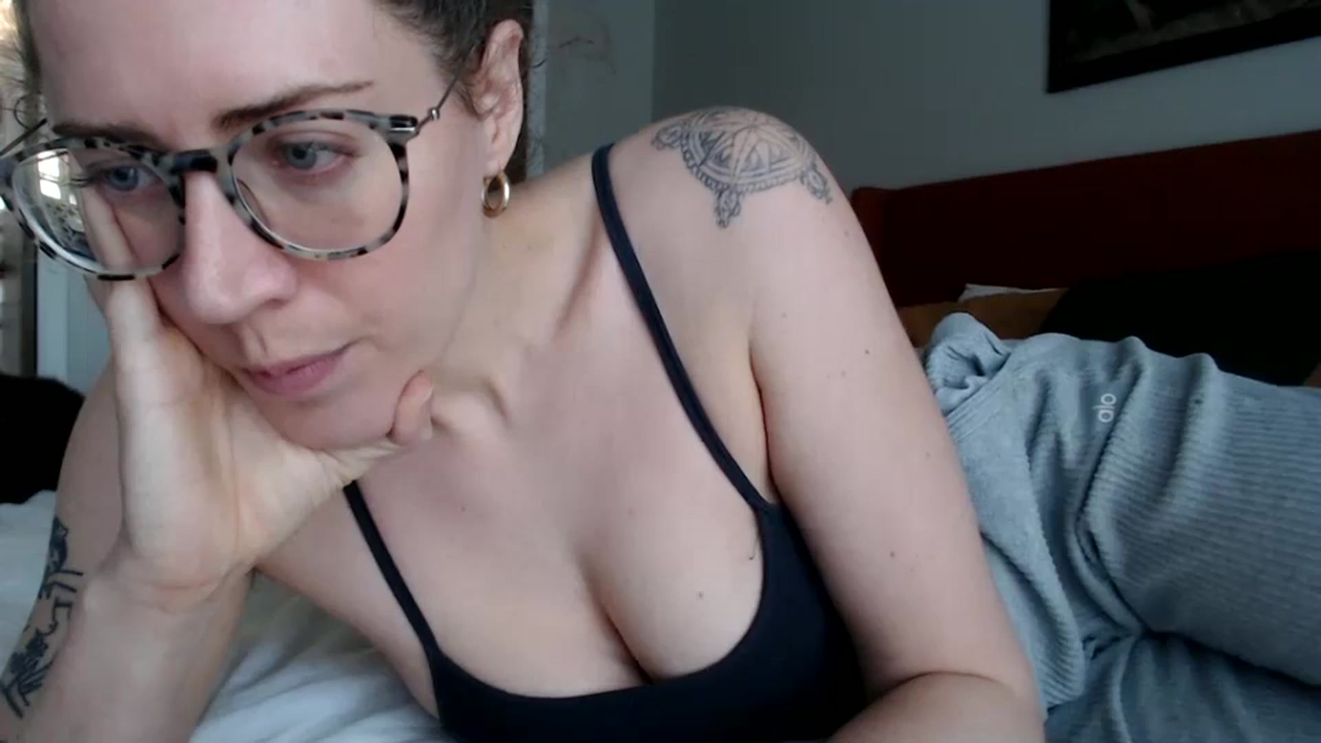Gallery image thumbnail from Nicole_quinn's myfreecams stream on, 10/17/2024, 16:03 image 17 of 20